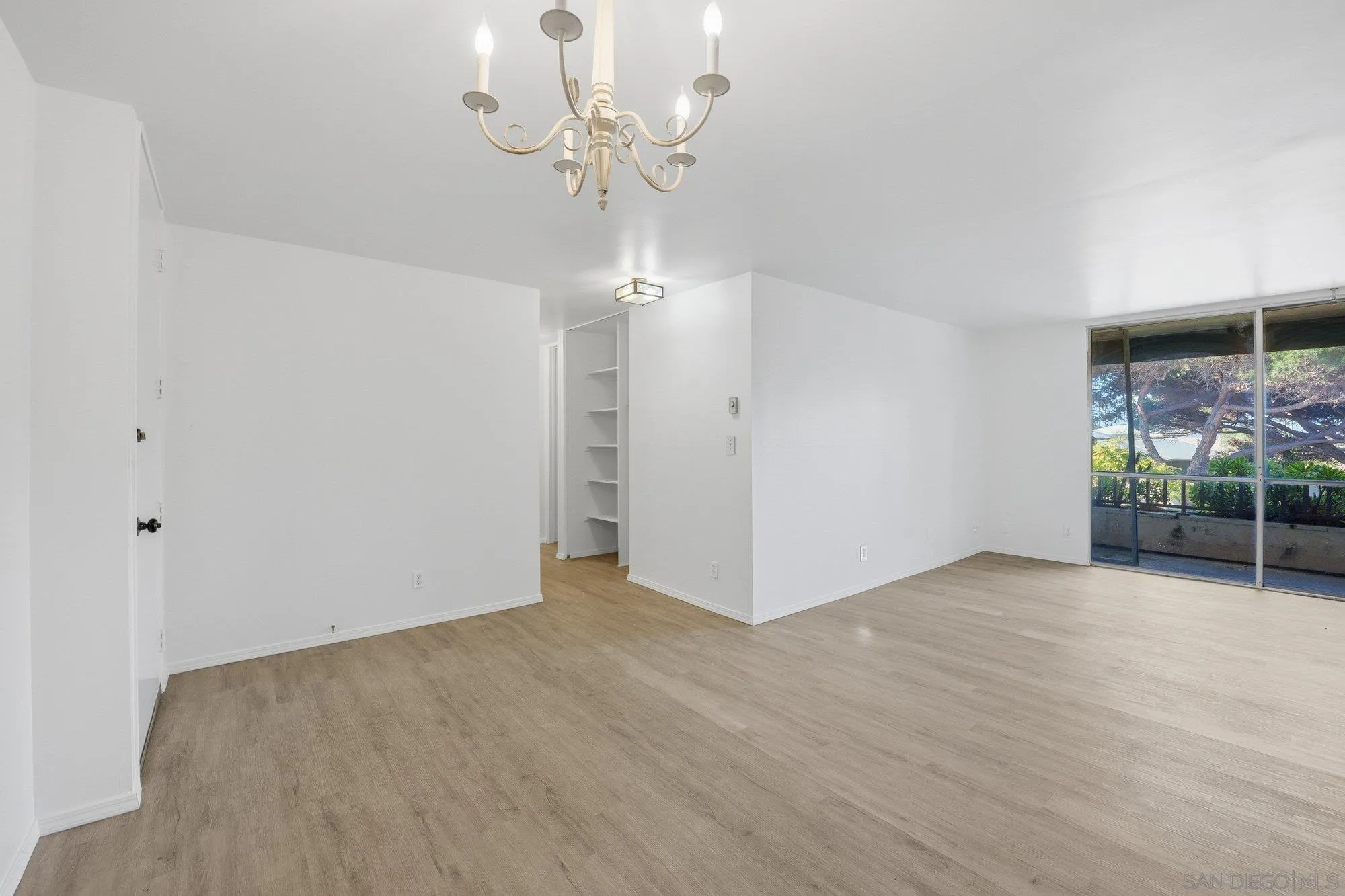 https://cdn.realtyfeed.com/cdn/127/260002726/191b5f2021bbc2c777c8550c0bccff18.webp