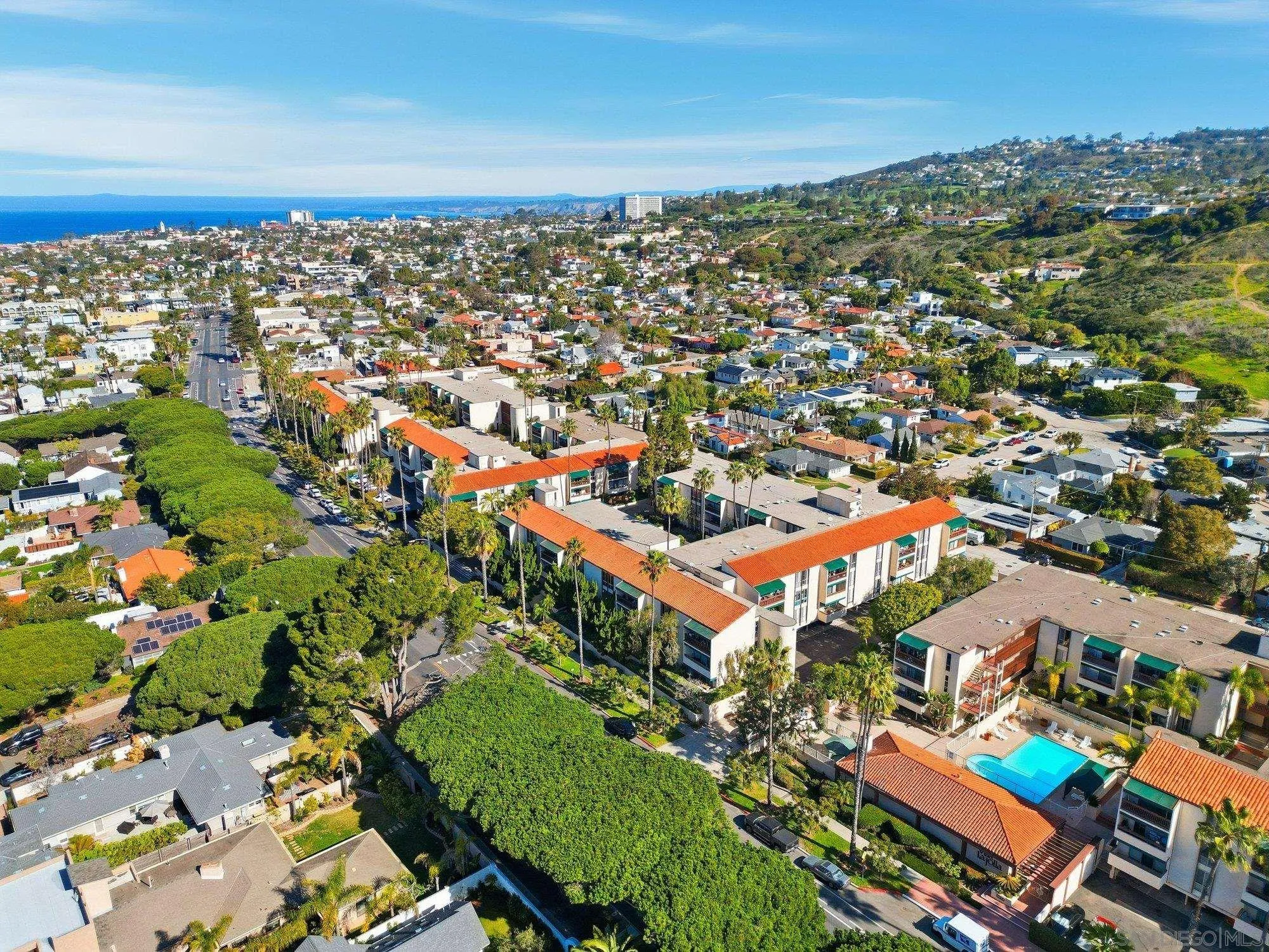 https://cdn.realtyfeed.com/cdn/127/260002726/635975061d33fbd12fec19b66b59e468.webp
