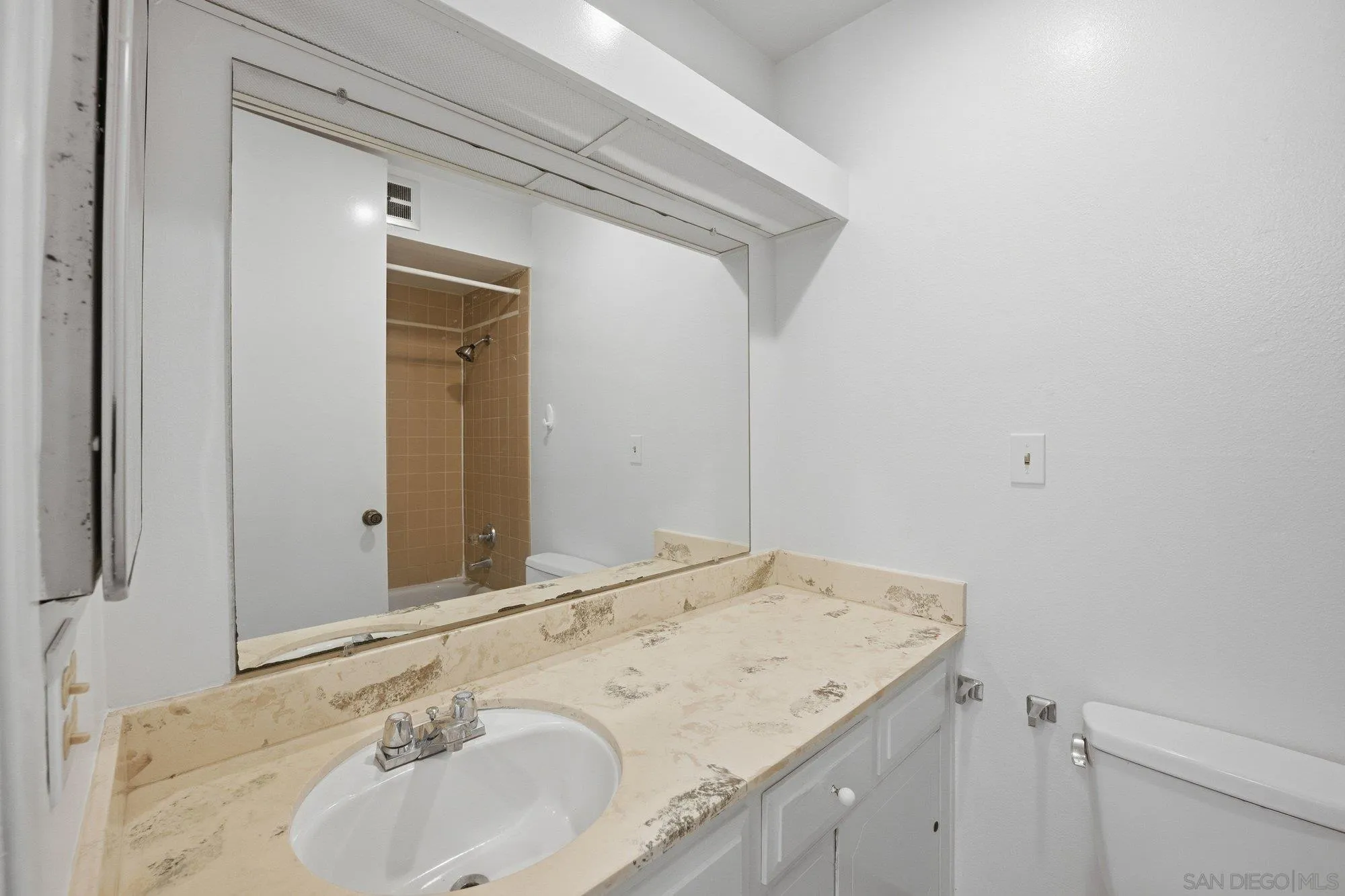 https://cdn.realtyfeed.com/cdn/127/260002726/e21d5d3be929693a011f45ce5b6b8028.webp