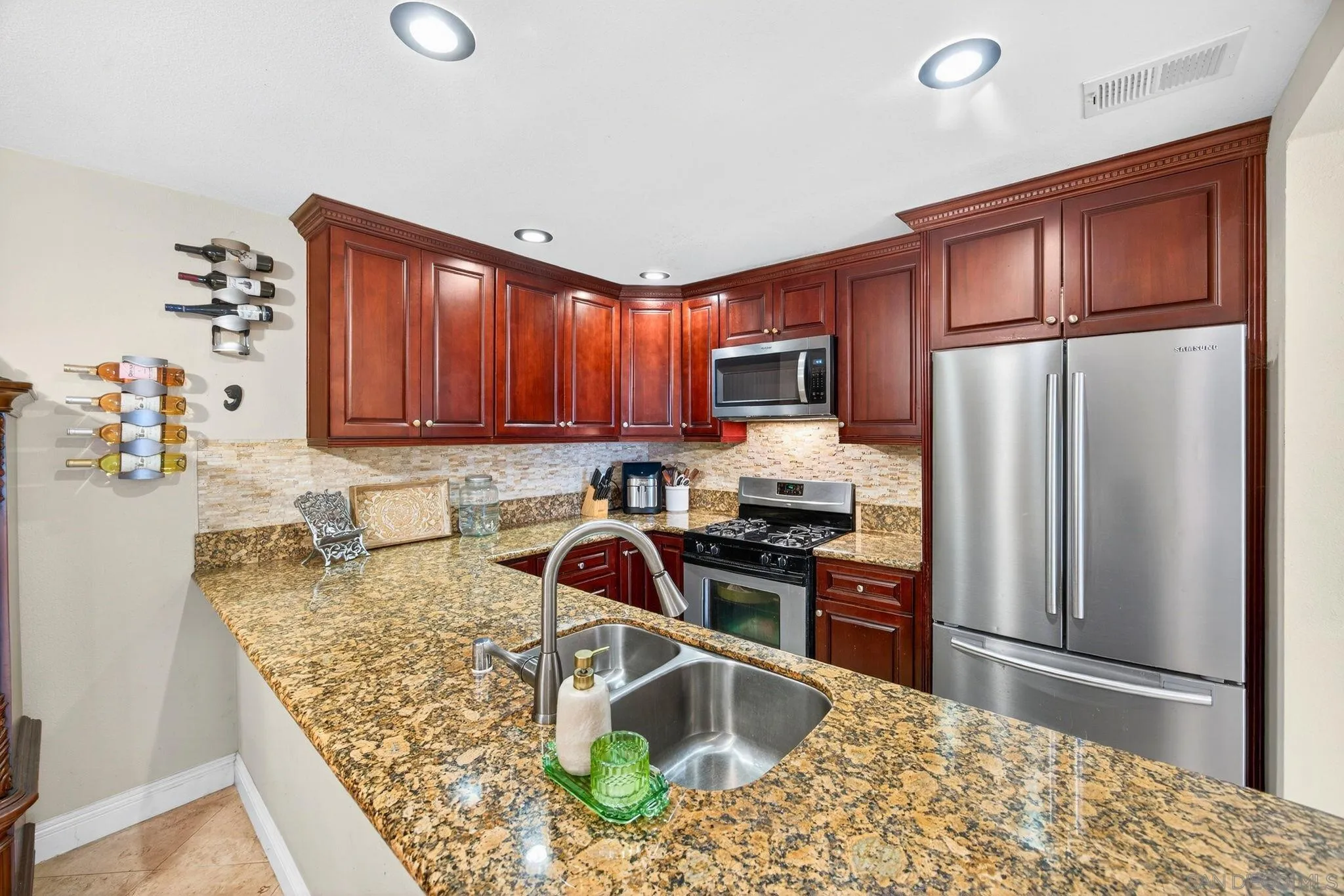 https://cdn.realtyfeed.com/cdn/127/260002730/6cf9ad1aa3c36c767298052b4a4cb6f6.webp