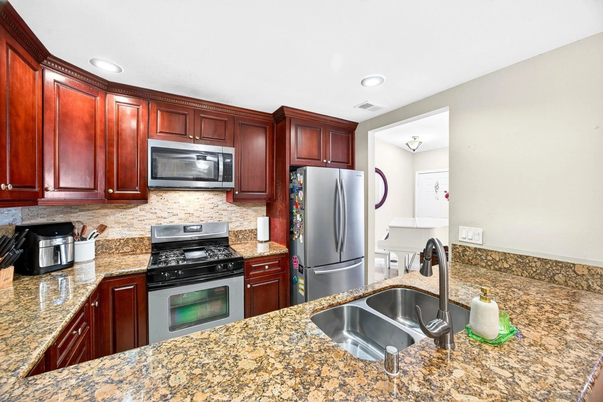 https://cdn.realtyfeed.com/cdn/127/260002730/dfb0b096169a1cf567a356cf26e87c77.webp