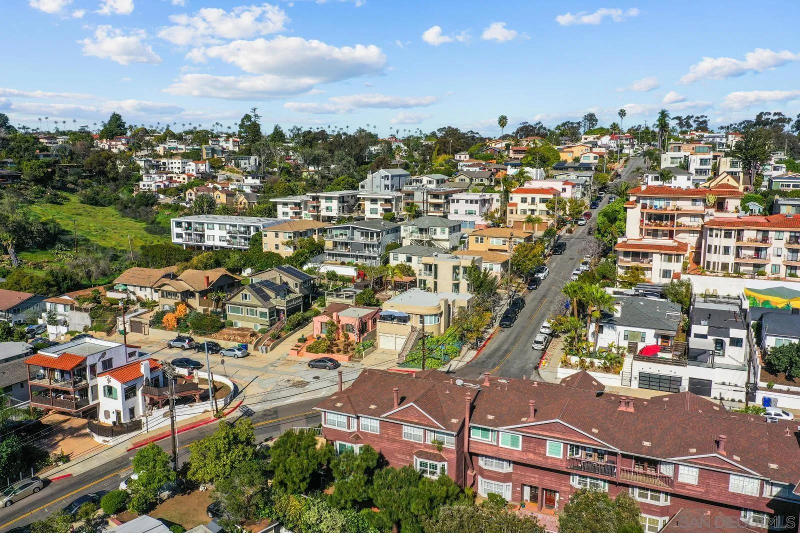 https://cdn.realtyfeed.com/cdn/127/260002746/31e3f28b9d28e58b16ee15ec52befa18.webp