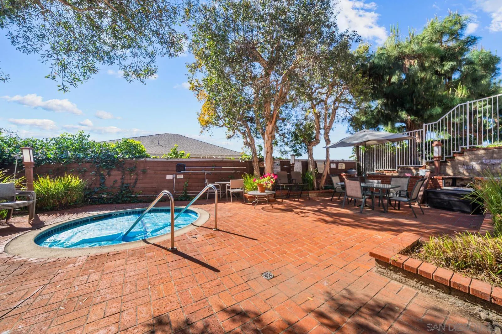 https://cdn.realtyfeed.com/cdn/127/260002746/a9f590ad85f5ee6db54c1a9885cd1a7d.webp
