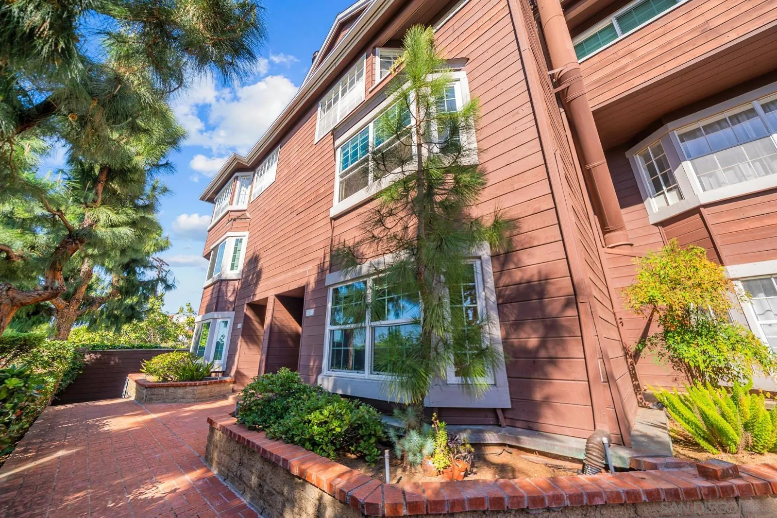 https://cdn.realtyfeed.com/cdn/127/260002746/ac57c5bfde96a302247e330181df4fd5.webp