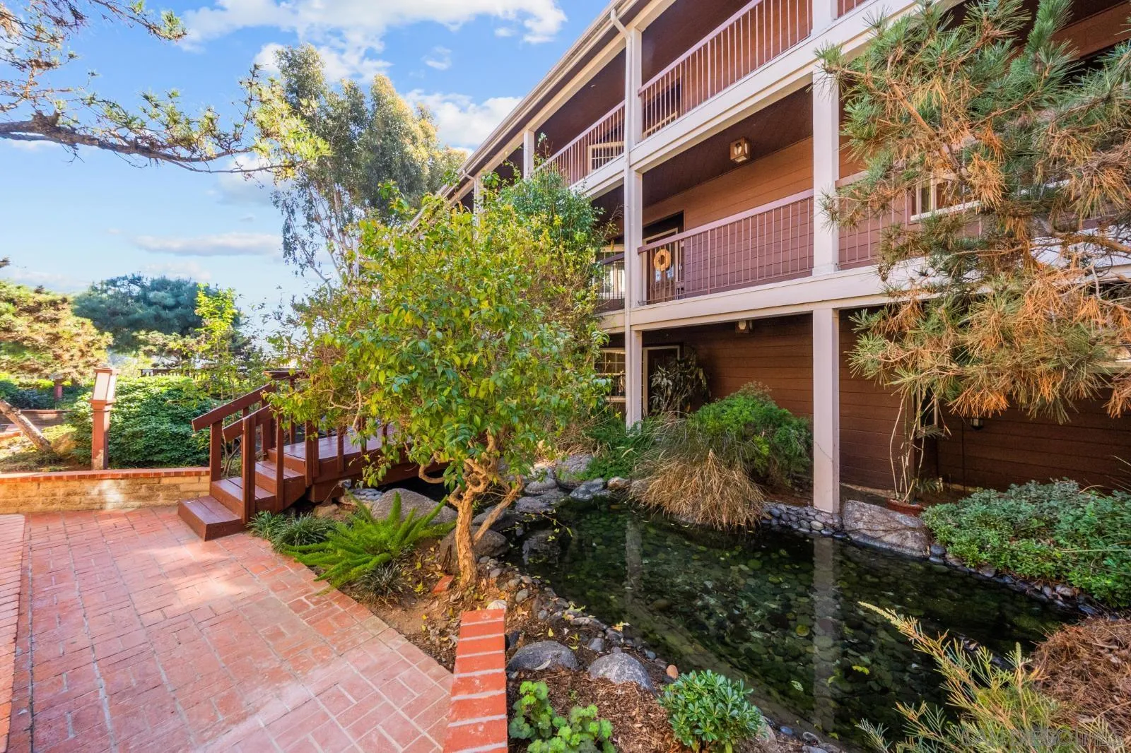 https://cdn.realtyfeed.com/cdn/127/260002746/e4f7e36bb9c018dcc5ac886b4c7dd321.webp