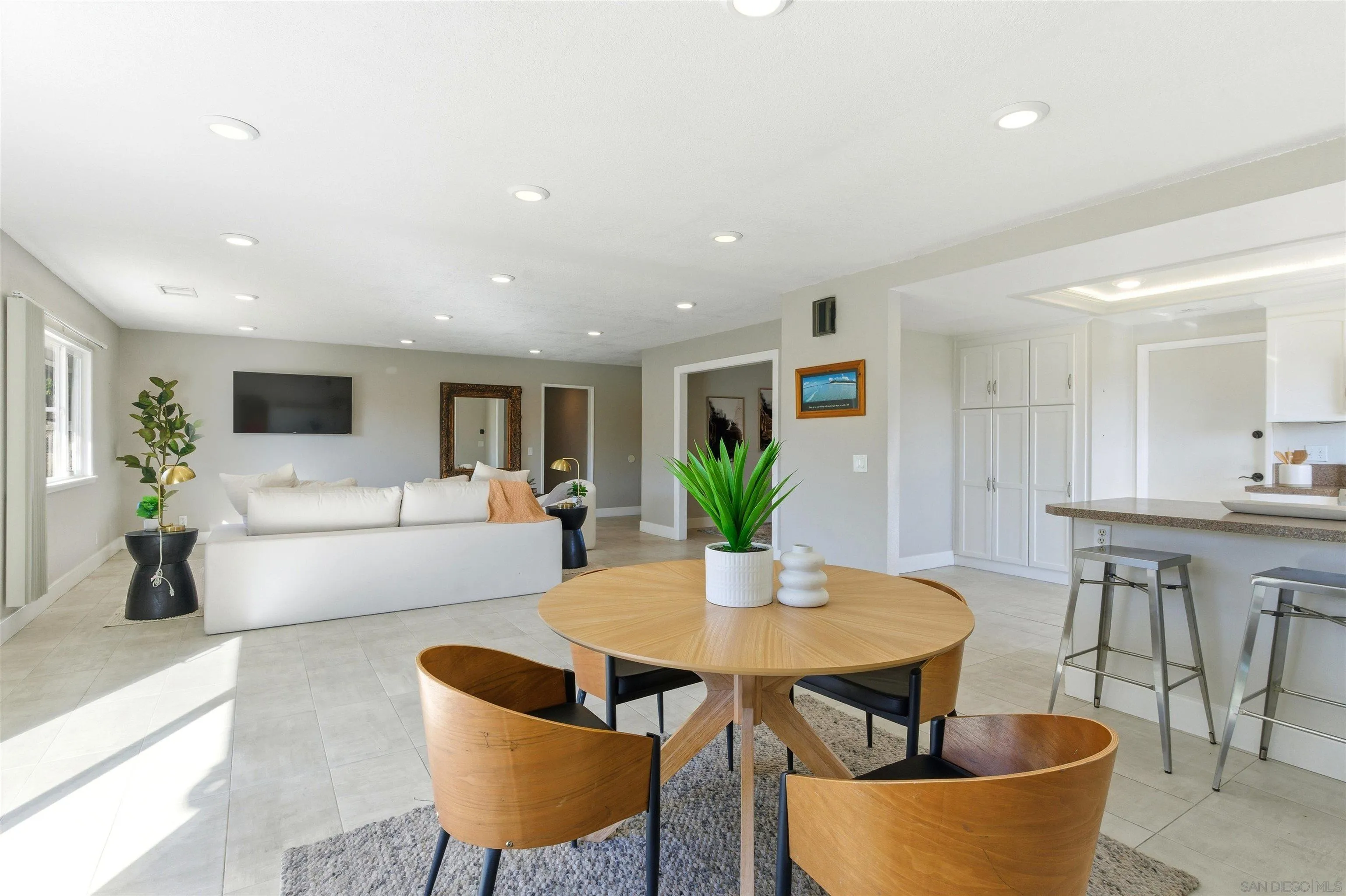 https://cdn.realtyfeed.com/cdn/127/260002748/02de96af1575e72e4ce10771babe6a00.webp