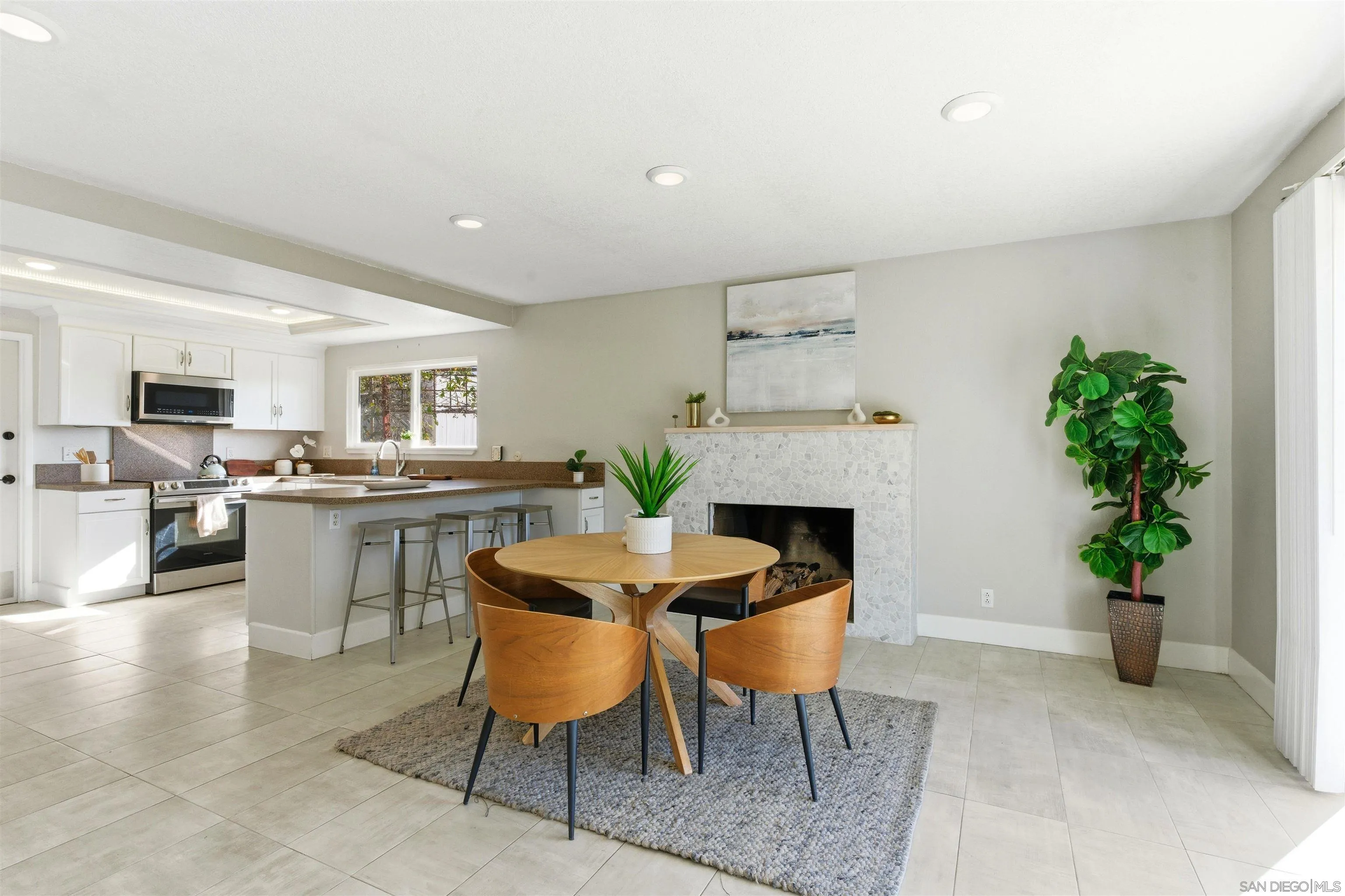 https://cdn.realtyfeed.com/cdn/127/260002748/d0ce017859427c3f2ce70f4ec64636f8.webp