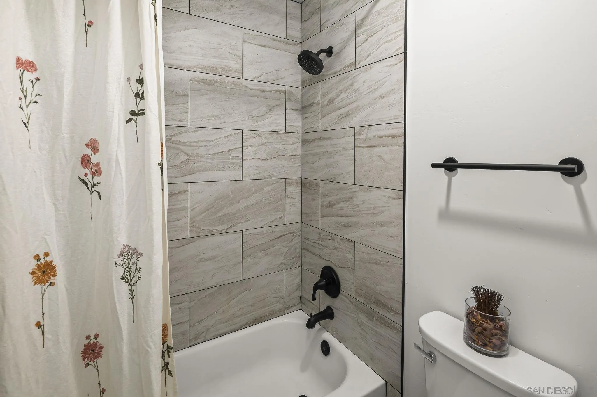 Photo #17: 260002759 Listing: Photo #17