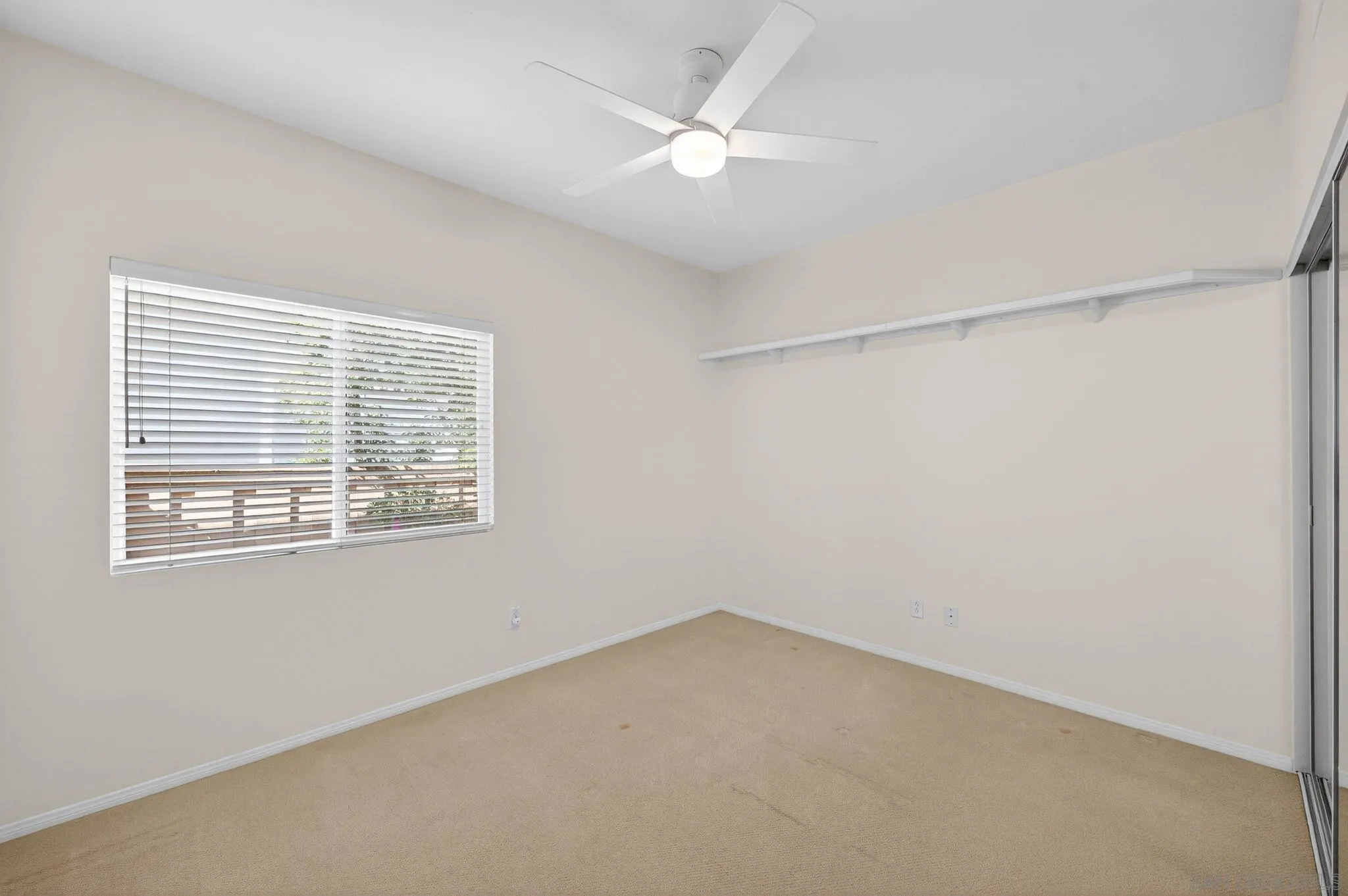 https://cdn.realtyfeed.com/cdn/127/260002763/1c1fb939cd39b526f631cc52c1e892ce.webp