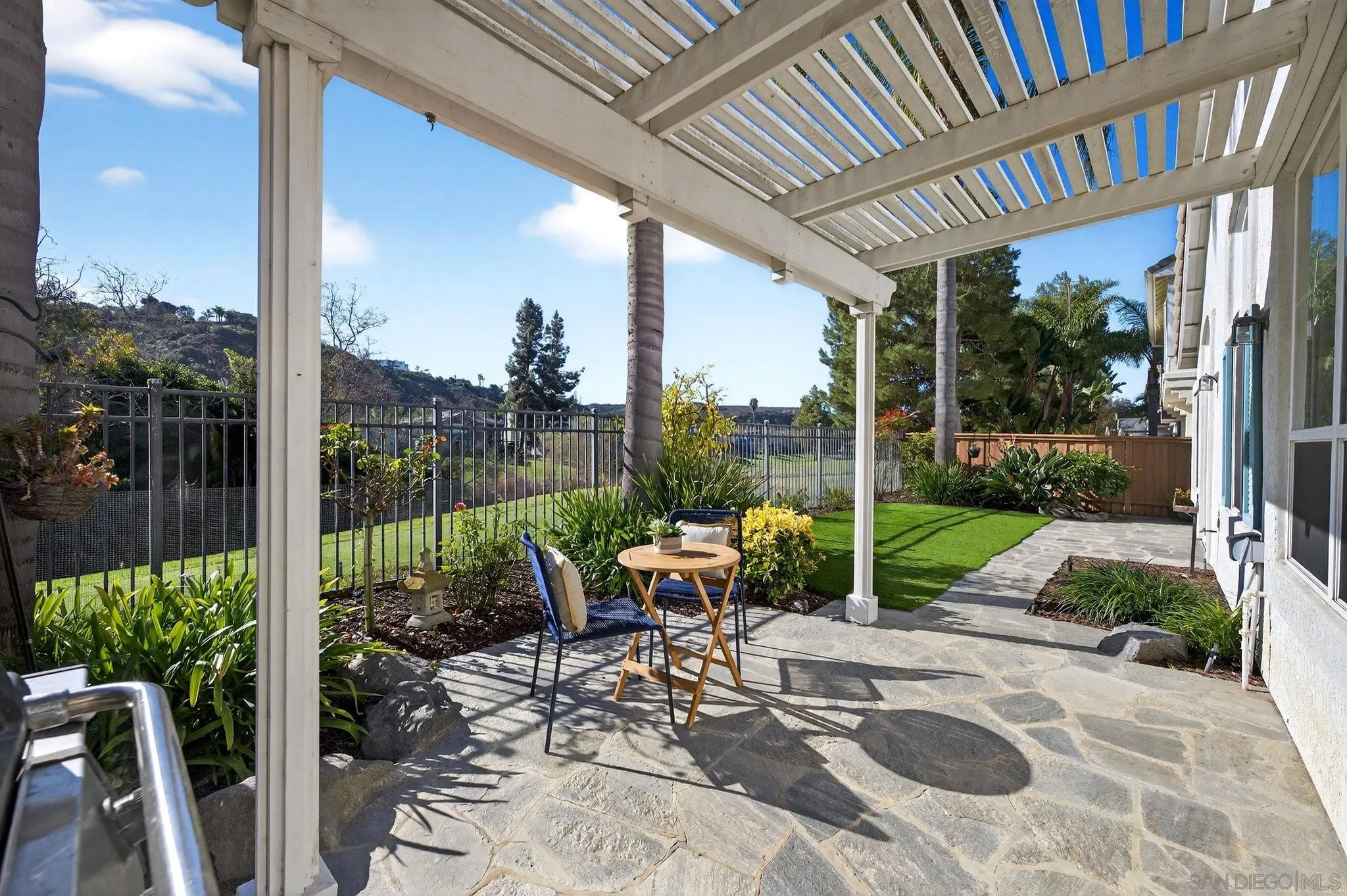 https://cdn.realtyfeed.com/cdn/127/260002763/5d78351db29c76693091f03b773f14cf.webp