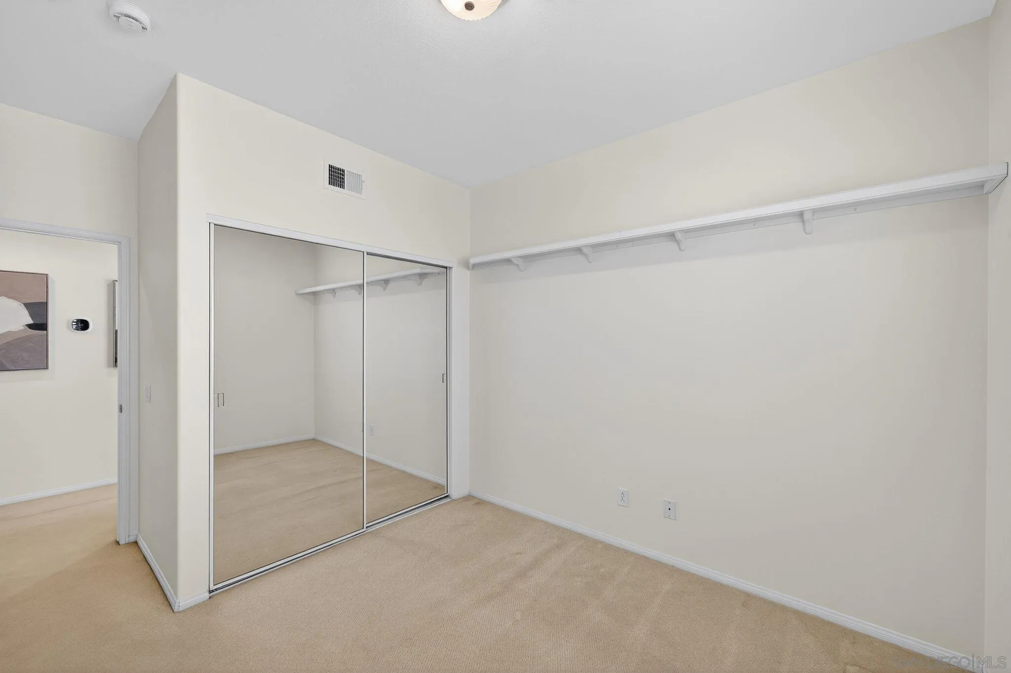 https://cdn.realtyfeed.com/cdn/127/260002763/8fe0ef38fab4243eb48ed91eda62f0b8.webp