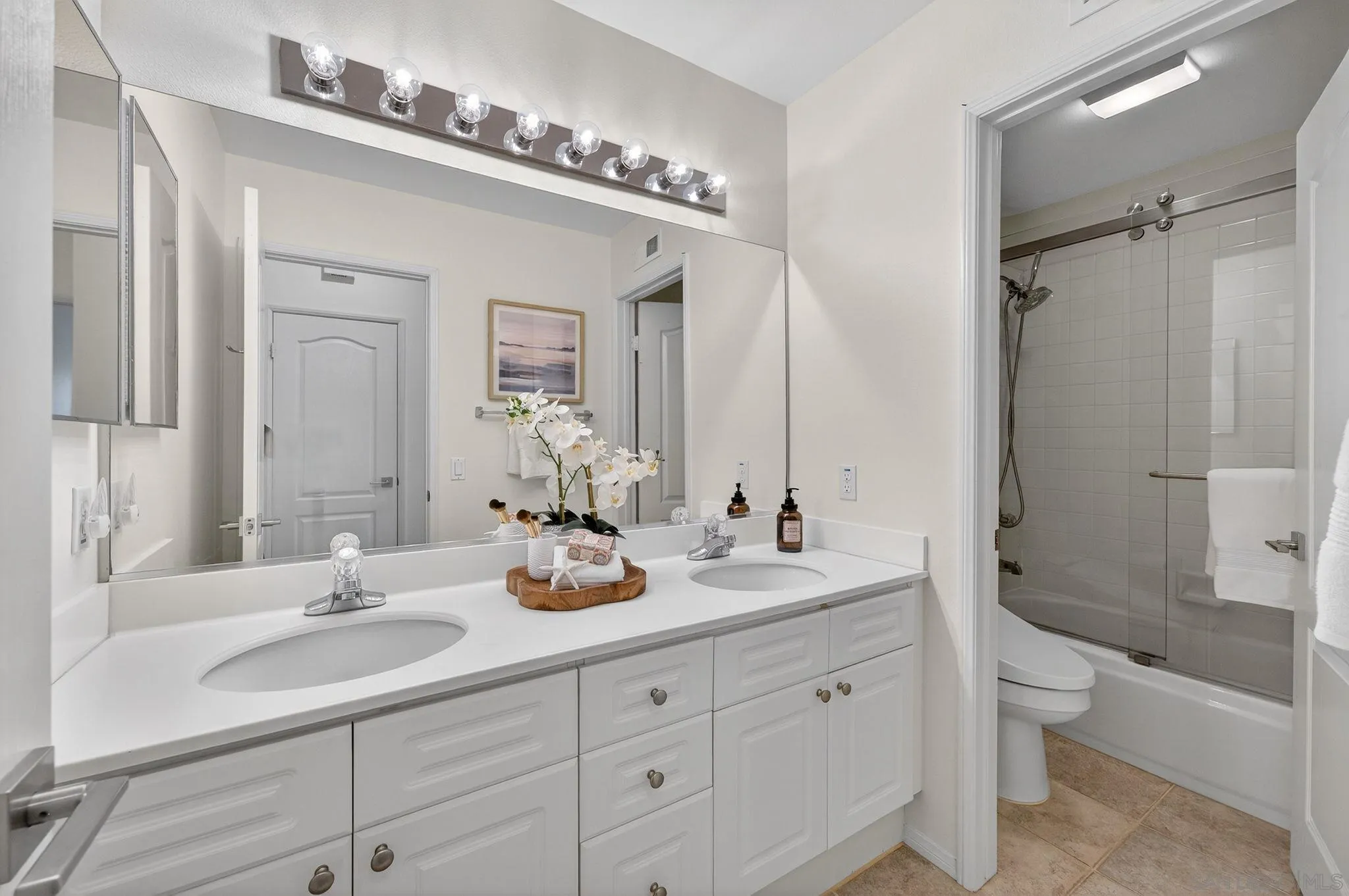 https://cdn.realtyfeed.com/cdn/127/260002763/951c77d24b12a05a3236494fdb6b3e13.webp