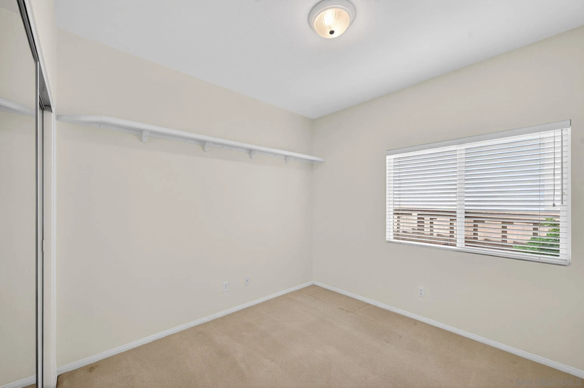 https://cdn.realtyfeed.com/cdn/127/260002763/a9ab8779cd7215f355ce256f3ac89691.webp
