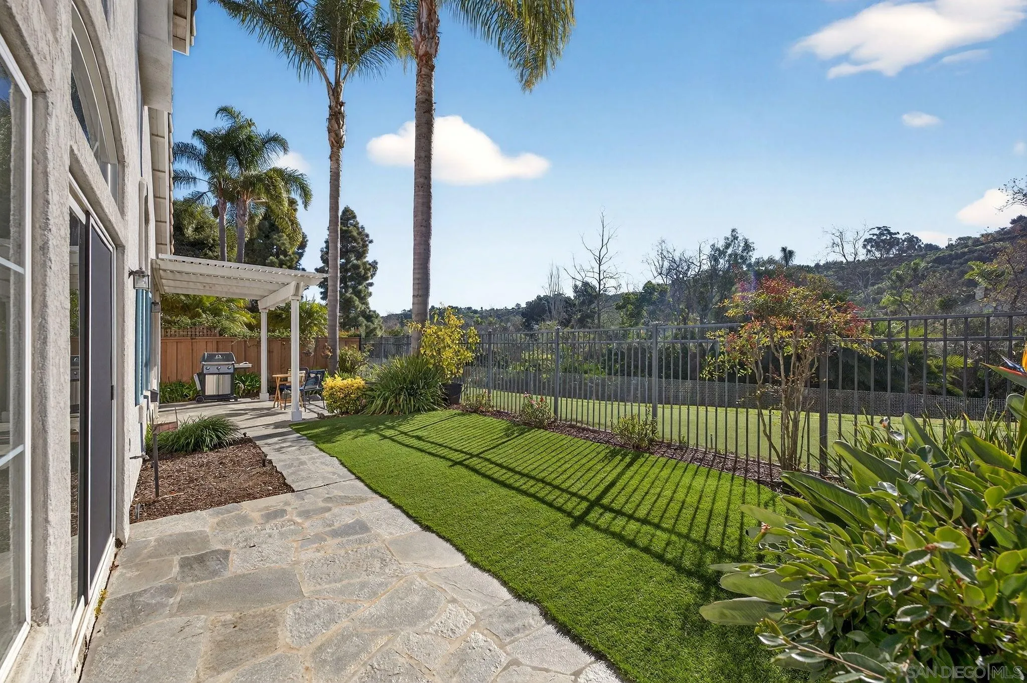 https://cdn.realtyfeed.com/cdn/127/260002763/b3913867f0f29318f7db37398a5354c6.webp