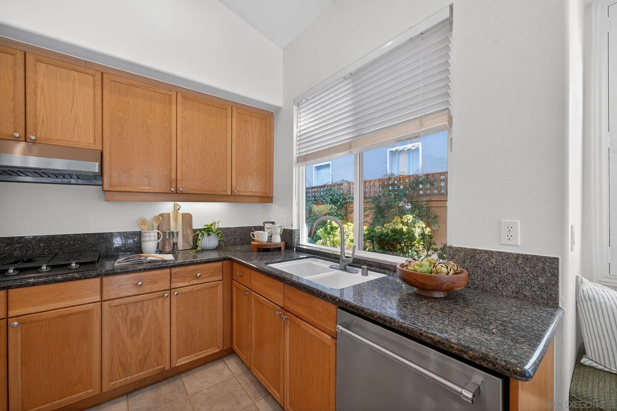 https://cdn.realtyfeed.com/cdn/127/260002763/b79b12cc8ba80651ef978ae96fd16a53.webp