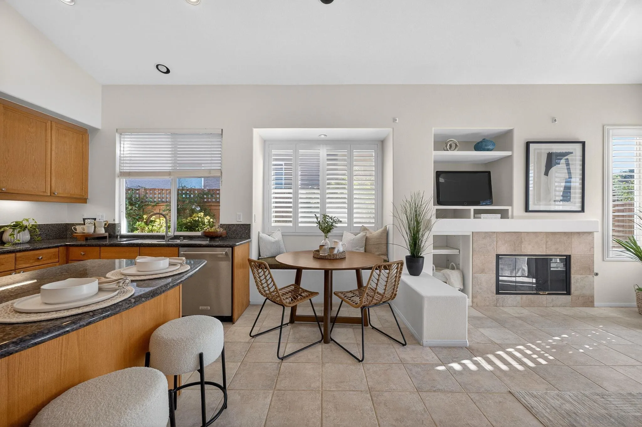 https://cdn.realtyfeed.com/cdn/127/260002763/cb3cf7fc02920b8b0b499ad647cd940b.webp