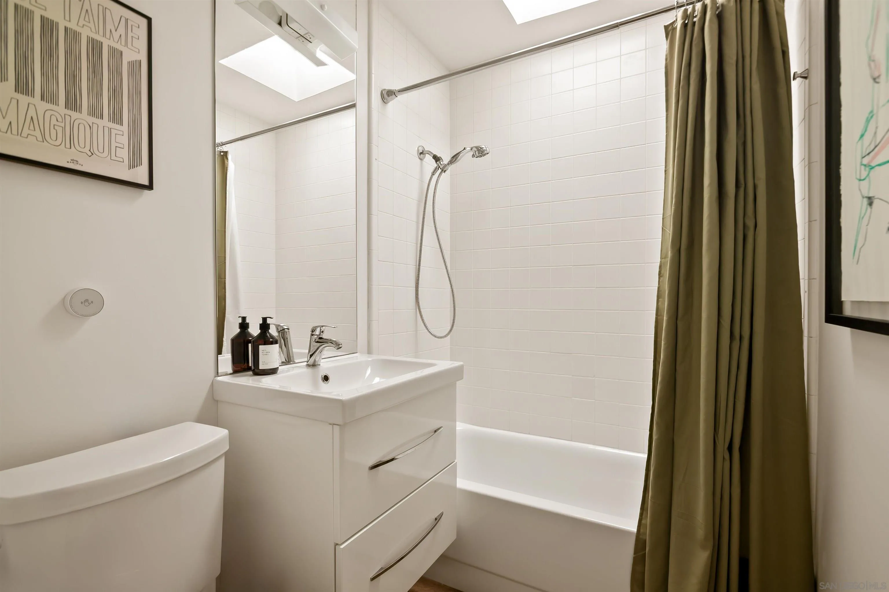 https://cdn.realtyfeed.com/cdn/127/260002765/402dad947535845cb910889c6a21d2c2.webp