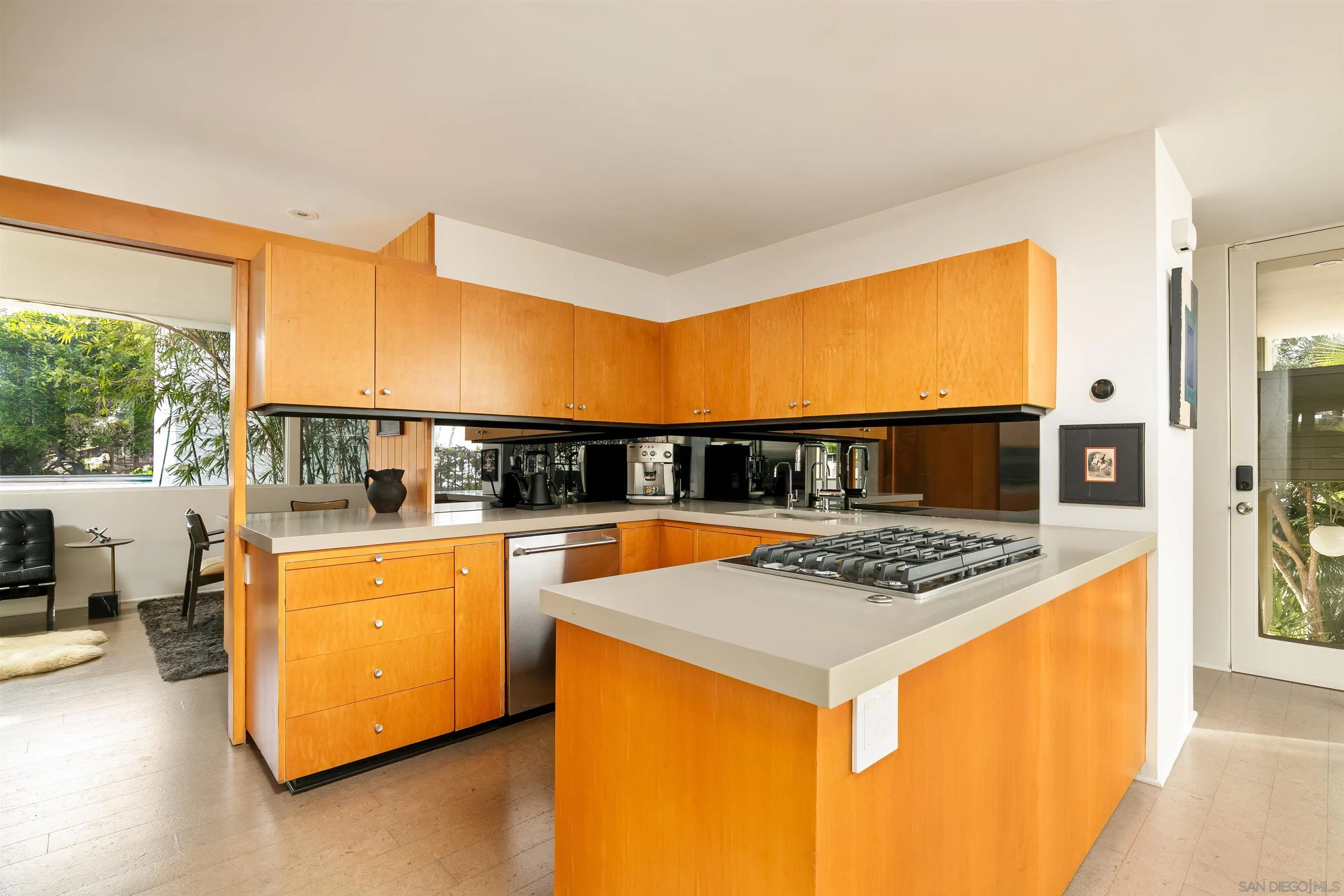 https://cdn.realtyfeed.com/cdn/127/260002765/f74935a4c3f4fc95ba55f38d197d01bf.webp