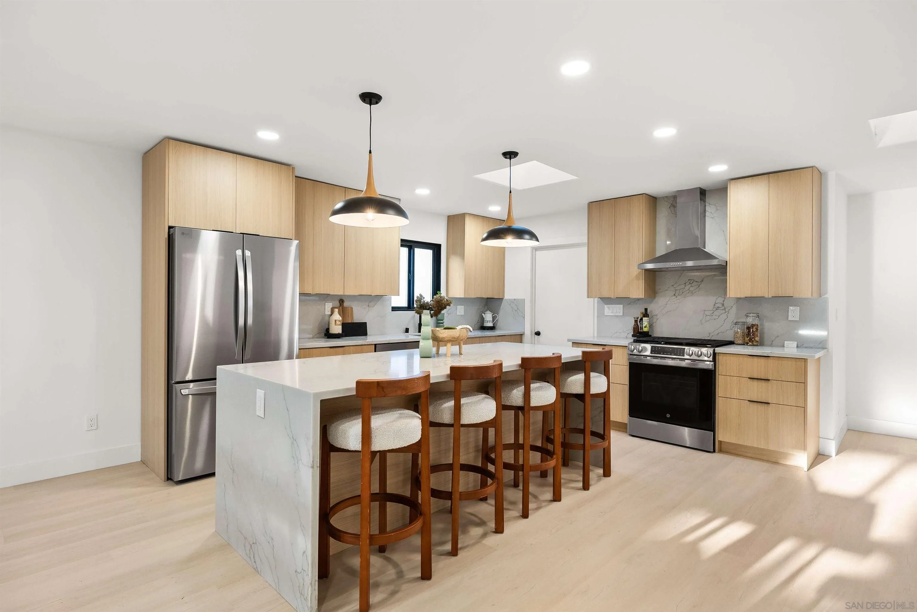 https://cdn.realtyfeed.com/cdn/127/260002768/1bf4a0eaea478b13cbb497cac9375ad3.webp