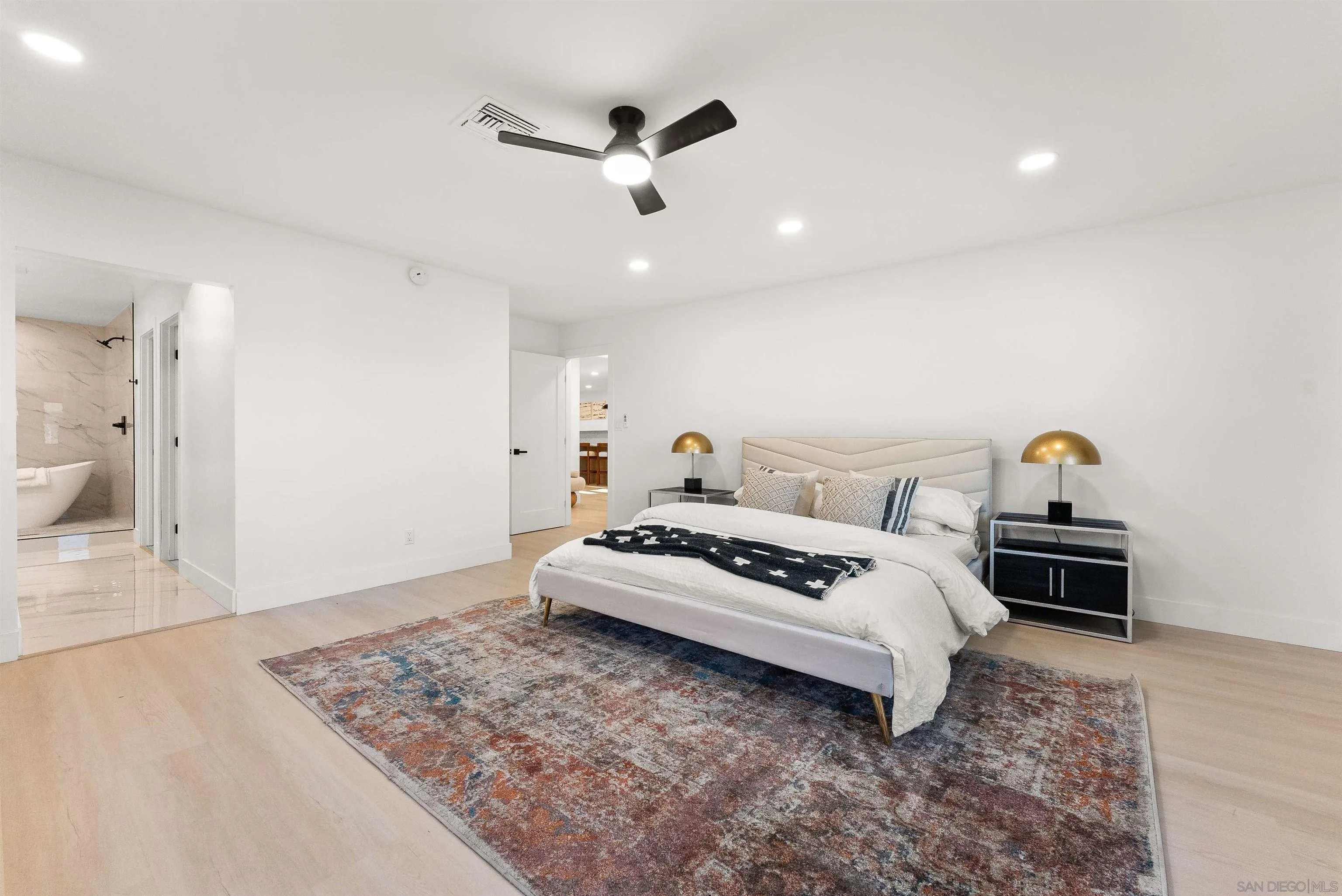 https://cdn.realtyfeed.com/cdn/127/260002768/8ce3e19dc6ee6dab560d95a964781195.webp