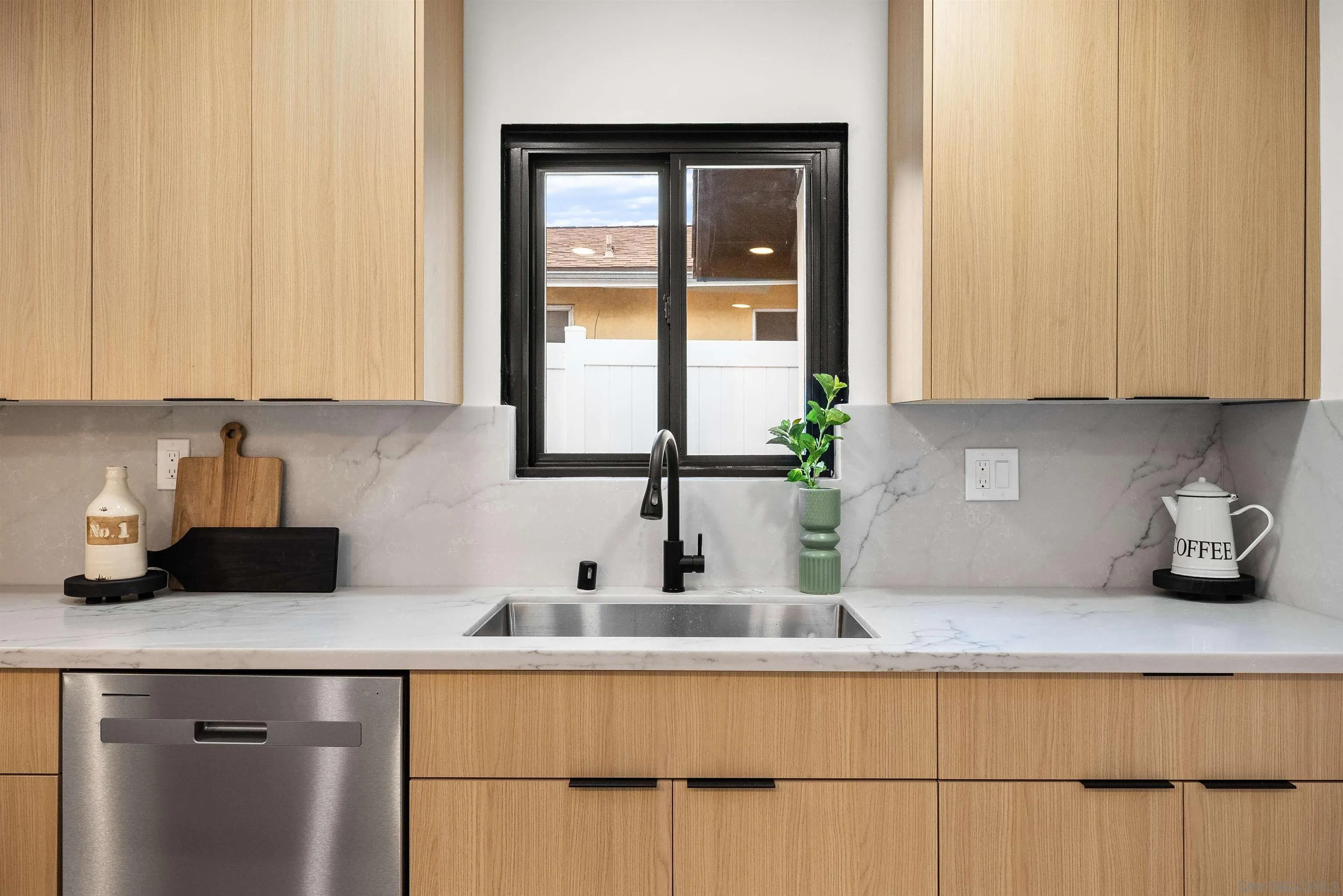 https://cdn.realtyfeed.com/cdn/127/260002768/92d4fef99967db8bda9365b1dcb64043.webp