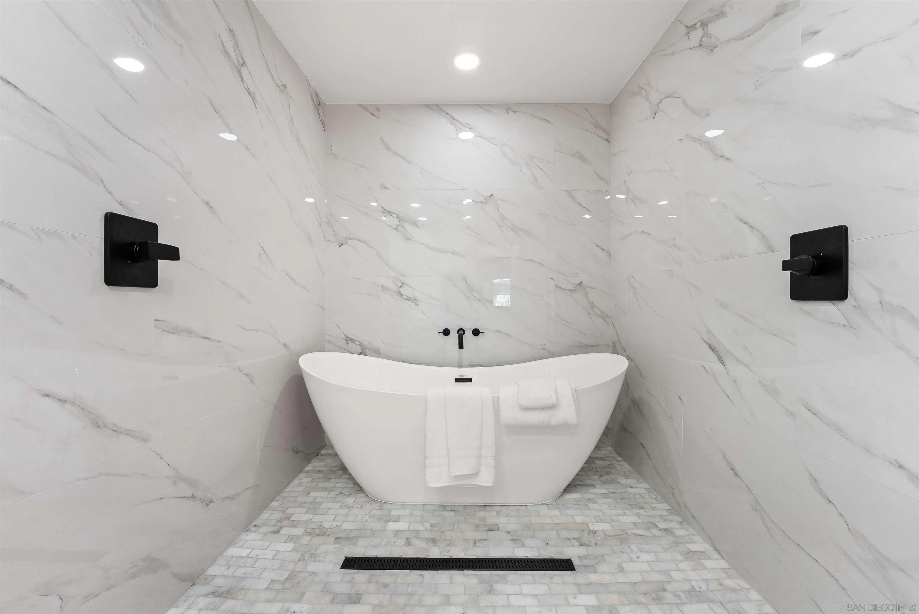 https://cdn.realtyfeed.com/cdn/127/260002768/a9bffb23f2588c6a0af5c13b41003751.webp