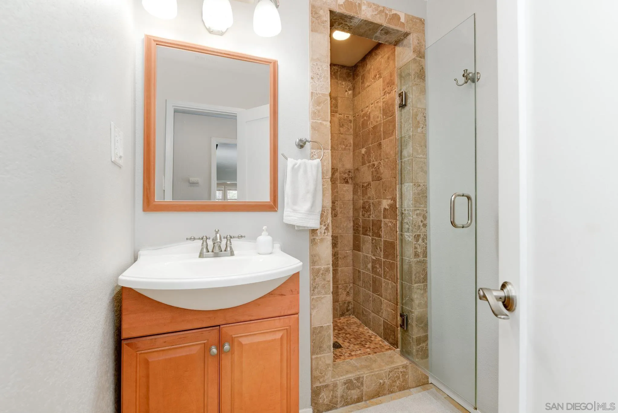 https://cdn.realtyfeed.com/cdn/127/260002769/3b0493d5a90526ecb240f78c8254d737.webp