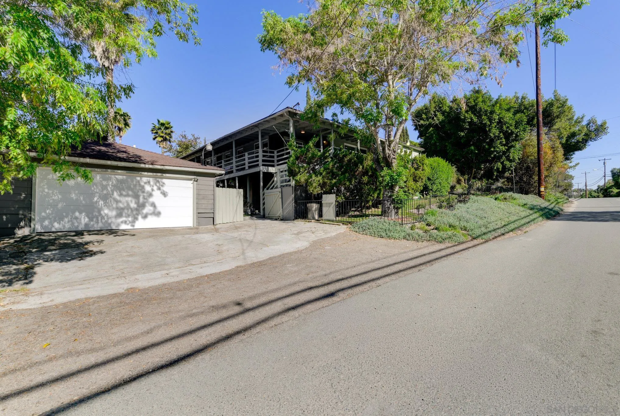 https://cdn.realtyfeed.com/cdn/127/260002769/83f83dae8a146036371a441047156301.webp
