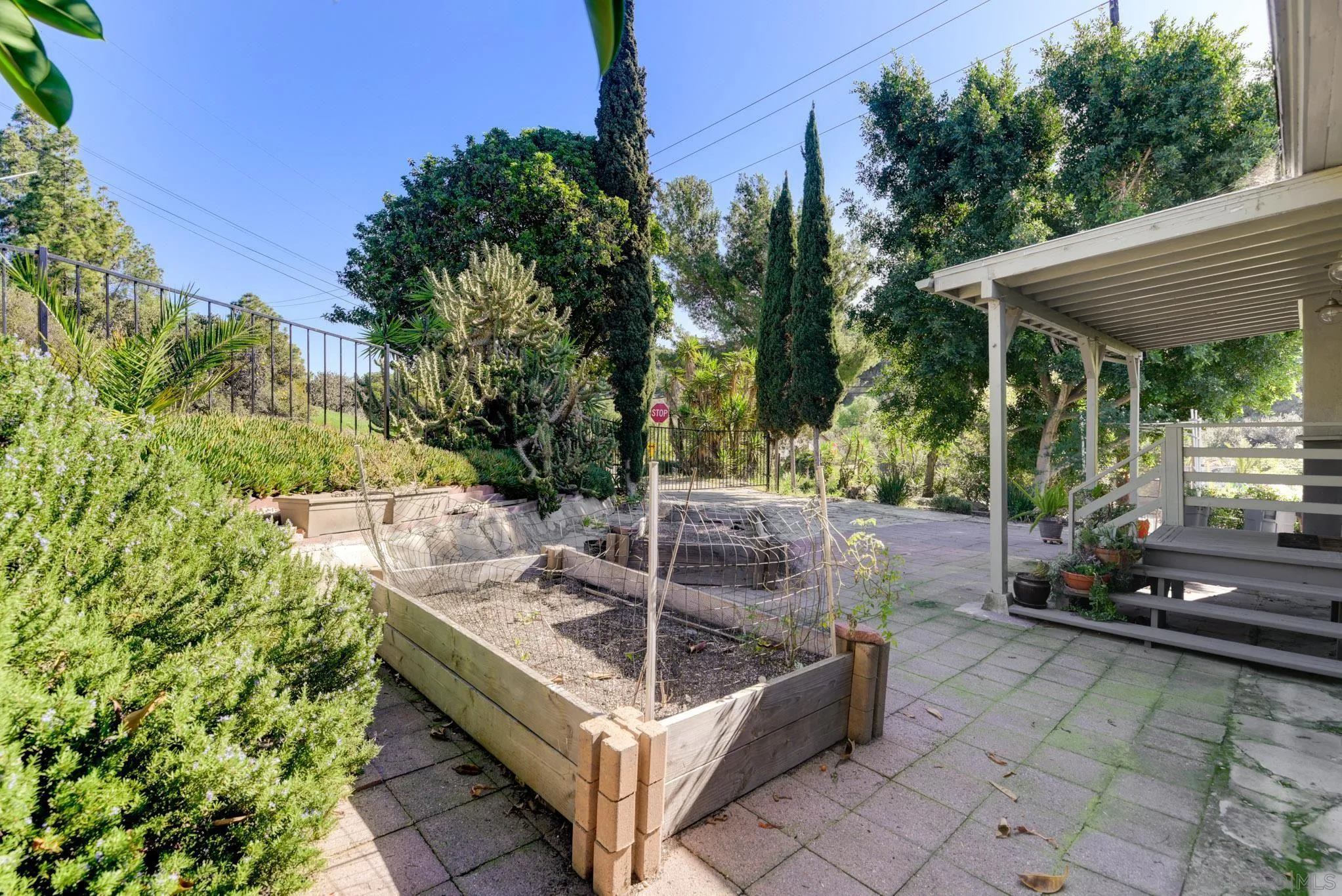 https://cdn.realtyfeed.com/cdn/127/260002769/d886403c91307c46bc6814a439cb0628.webp