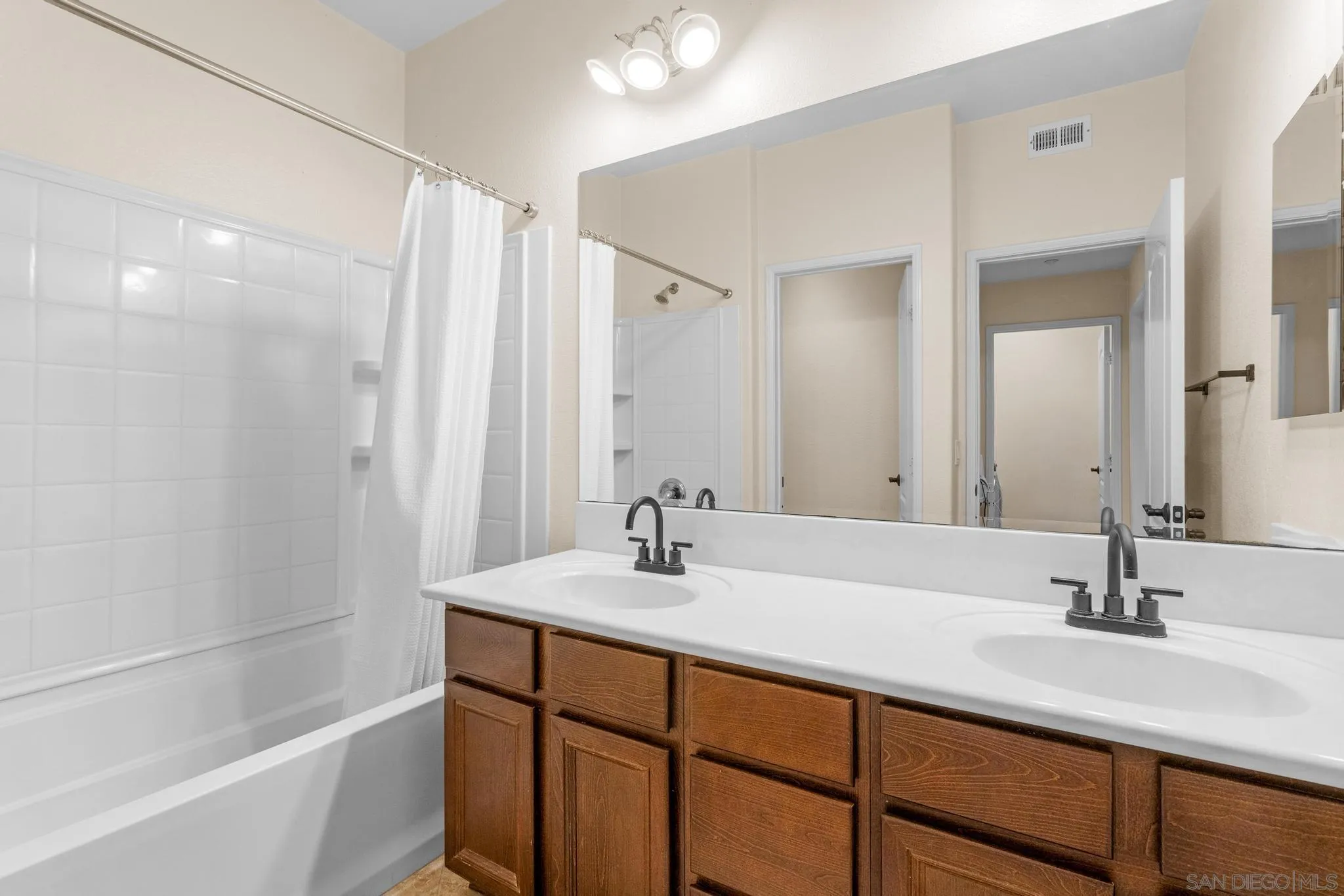 Photo #11: 260002777 Listing: Photo #11