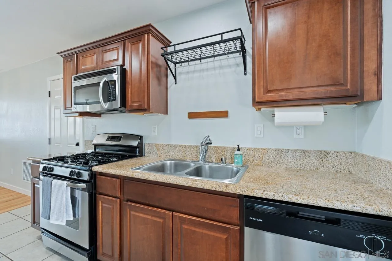 https://cdn.realtyfeed.com/cdn/127/260002783/33a54302b6372a758427b4e704c75b66.webp