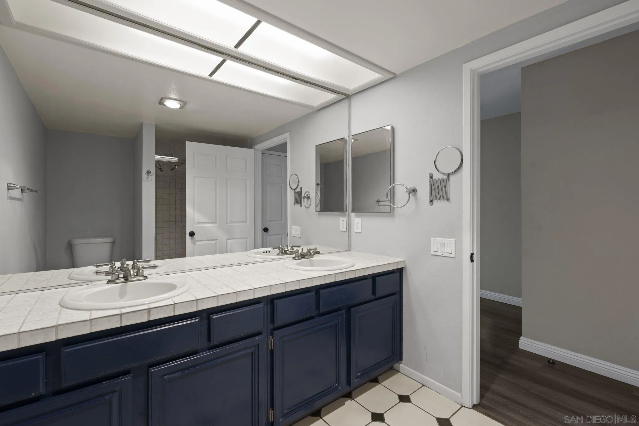 https://cdn.realtyfeed.com/cdn/127/260002784/f77cdc049836956c72dba44100de4402.webp
