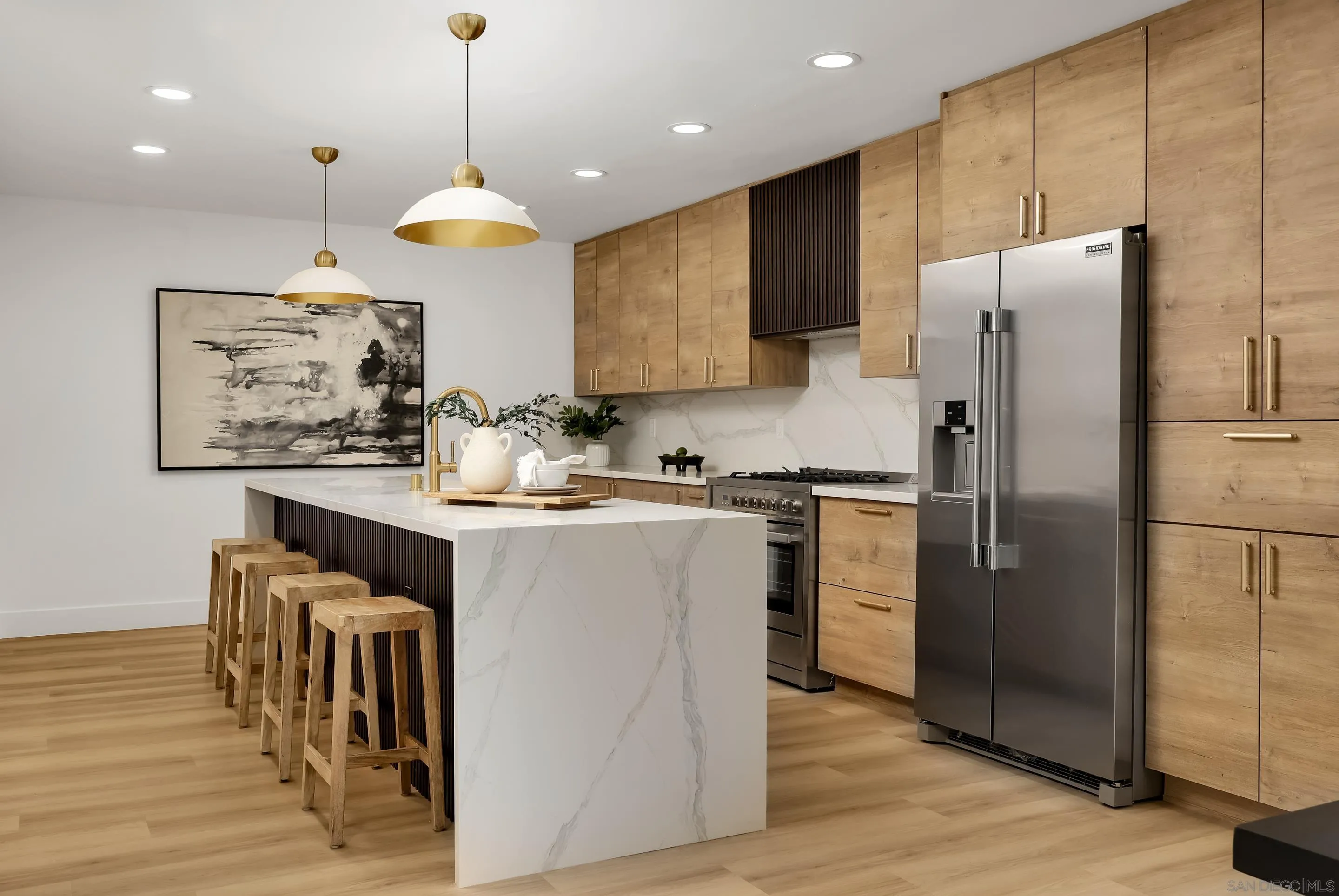 https://cdn.realtyfeed.com/cdn/127/260002792/a842f4cf7fa961825f0ed9b148c810d6.webp