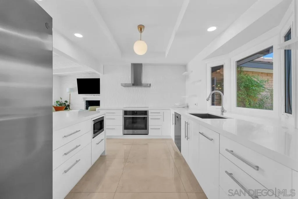 https://cdn.realtyfeed.com/cdn/127/260002793/97ba363b790d7e479d660af40ff181b2.webp