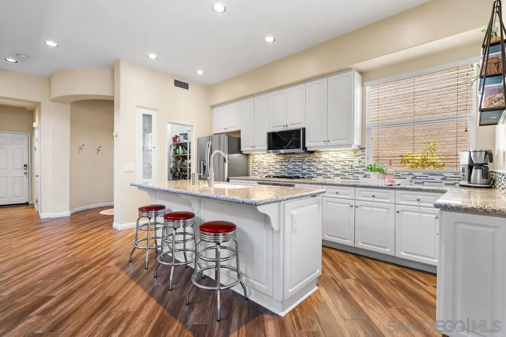 https://cdn.realtyfeed.com/cdn/127/260002796/10af8cc73bd26774182221db8f0573e2.webp