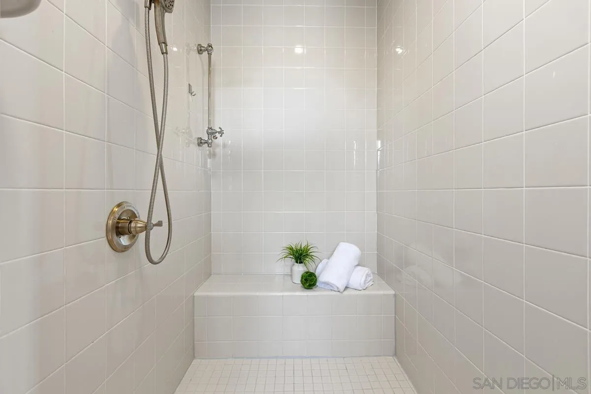 https://cdn.realtyfeed.com/cdn/127/260002798/58072dcdb589a442b54283ce54140f2e.webp