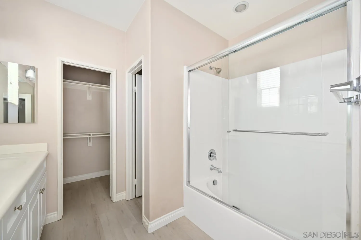 https://cdn.realtyfeed.com/cdn/127/260002801/1074c39b32233e20e918f2b93309d734.webp