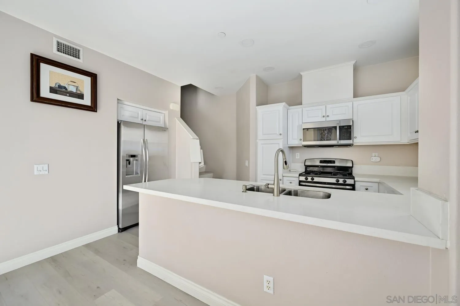 https://cdn.realtyfeed.com/cdn/127/260002801/122a97930036d7254c9b17a994bca583.webp