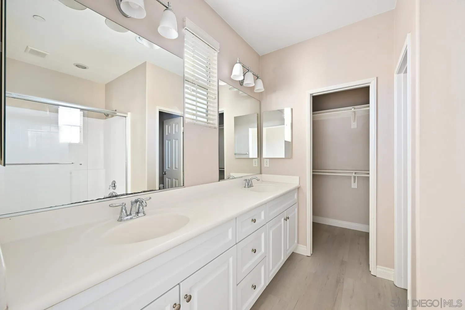 https://cdn.realtyfeed.com/cdn/127/260002801/c627d893330a37ff88ab78c73b12b7e0.webp