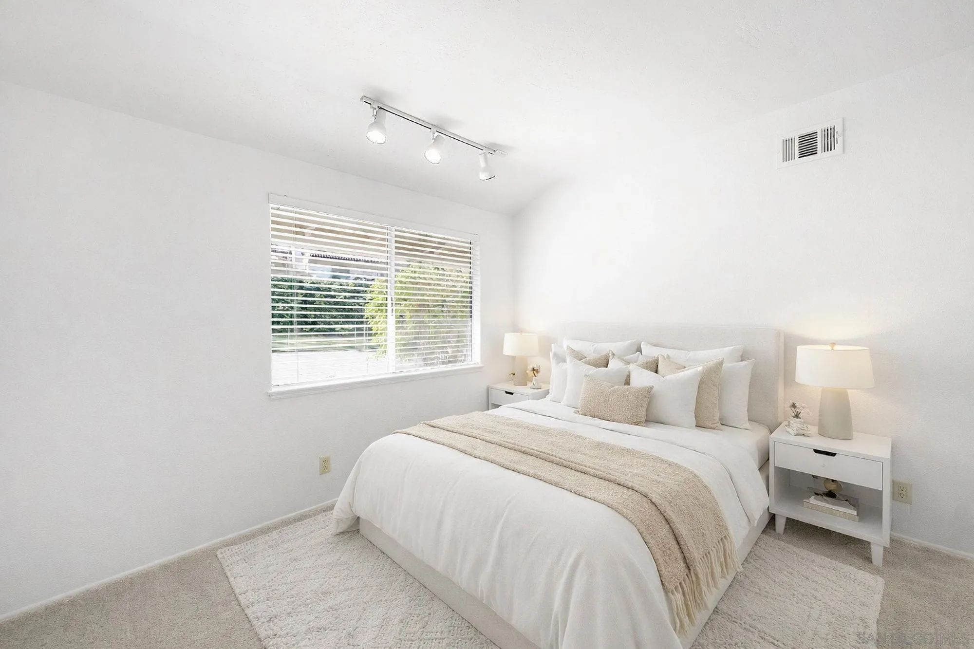 https://cdn.realtyfeed.com/cdn/127/260002805/06360b9e9403a3b8505569dfe28d027a.webp