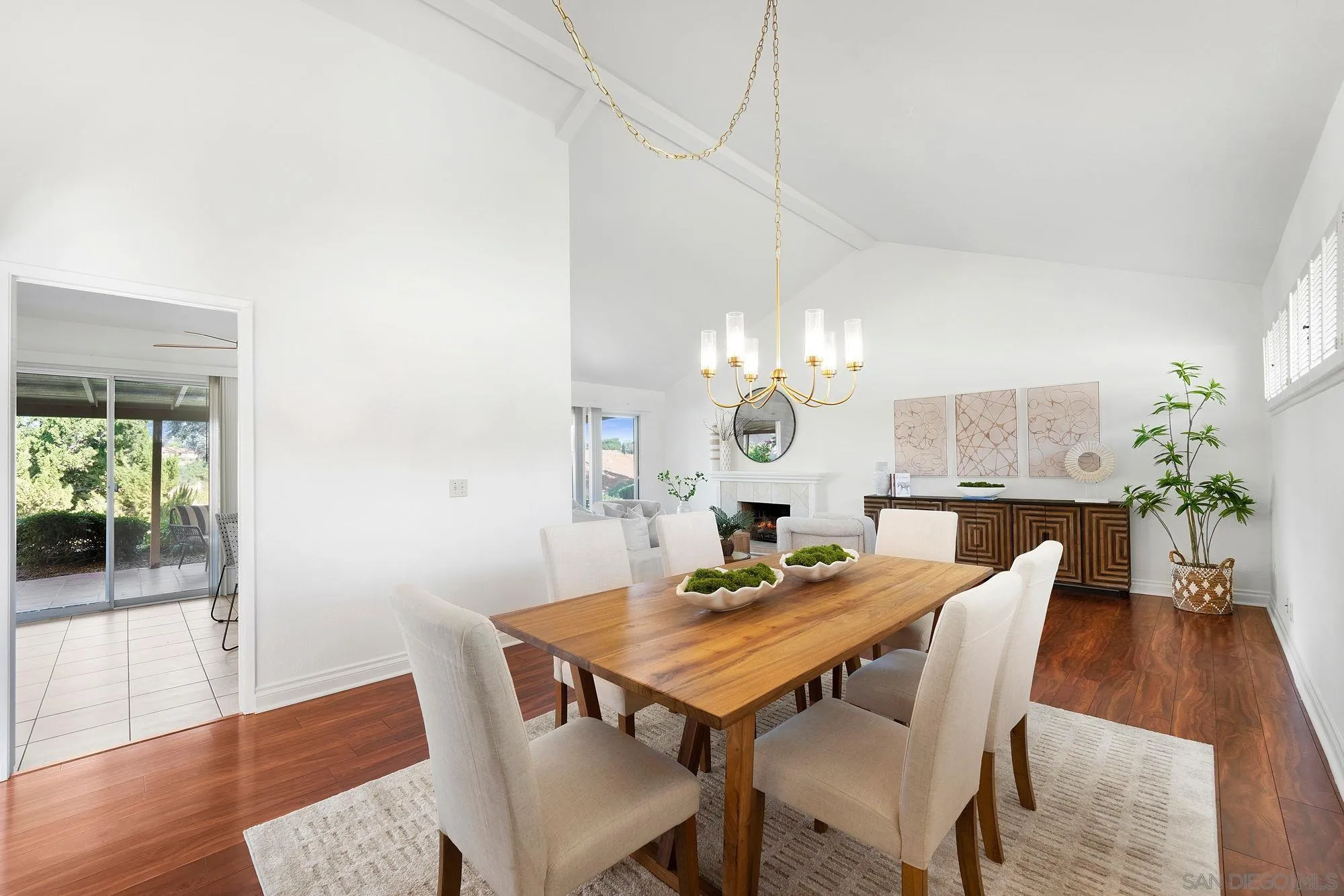 https://cdn.realtyfeed.com/cdn/127/260002805/1c589e556fb1834078afed626c337772.webp