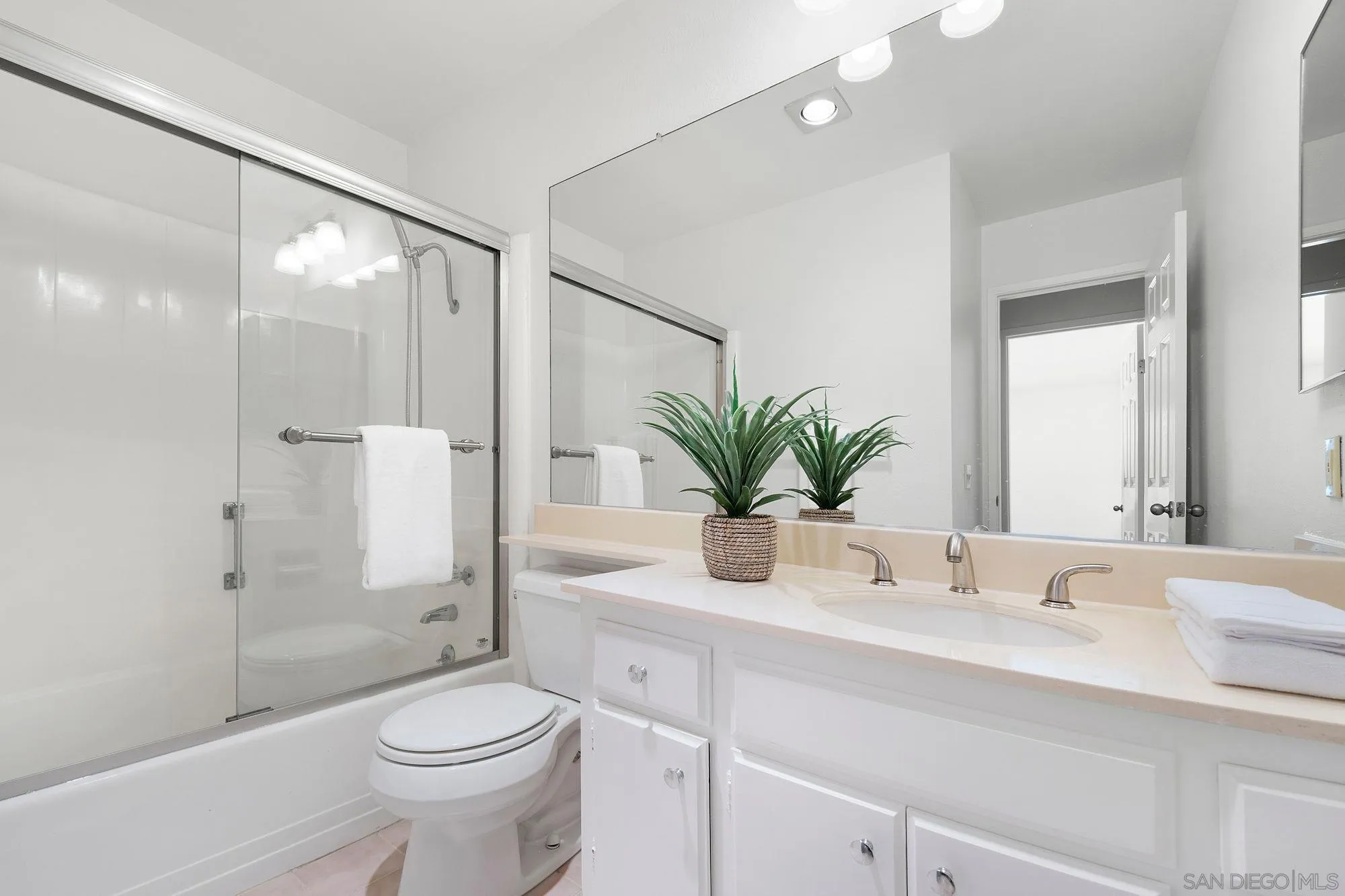 https://cdn.realtyfeed.com/cdn/127/260002805/e754d69351260265d60711ca3547e9f4.webp