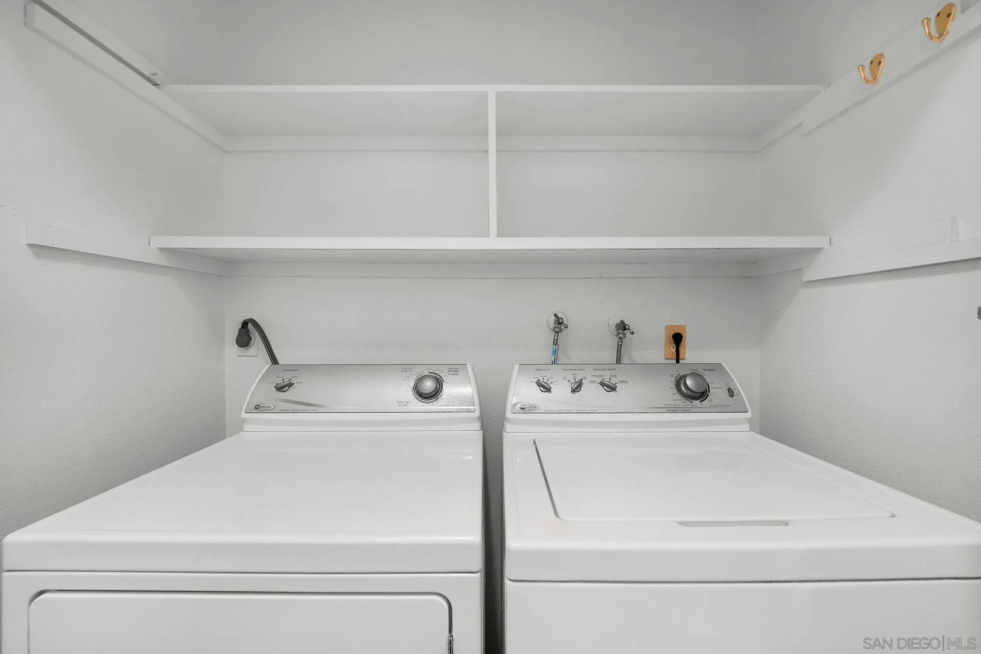 https://cdn.realtyfeed.com/cdn/127/260002805/ff7fcf086f26806c72cf6870949ae943.webp