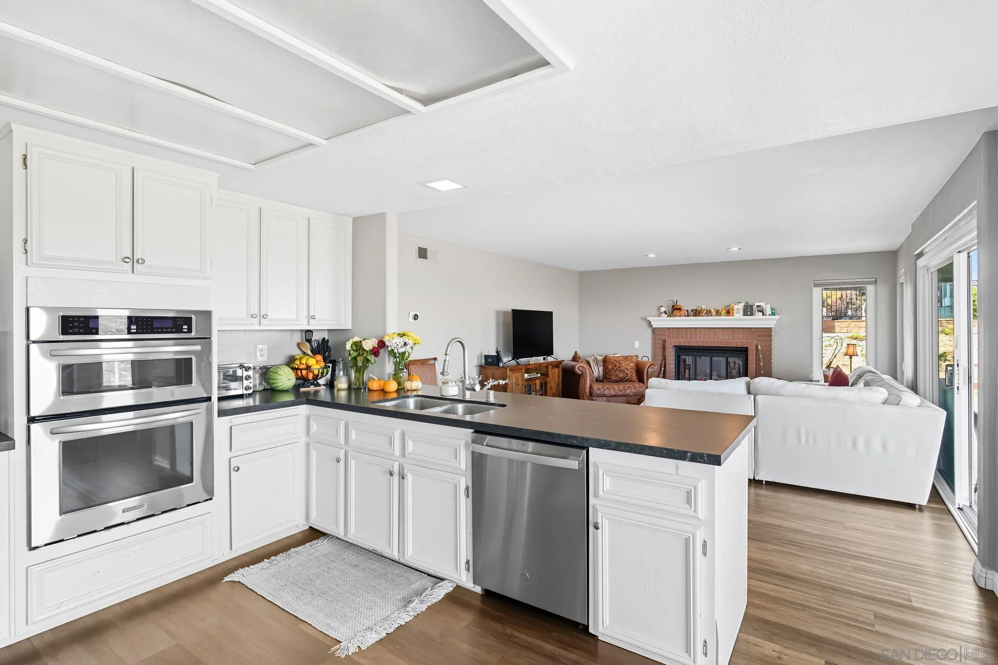 https://cdn.realtyfeed.com/cdn/127/260002807/84b5468480b72a8920a41073200fa7f8.webp