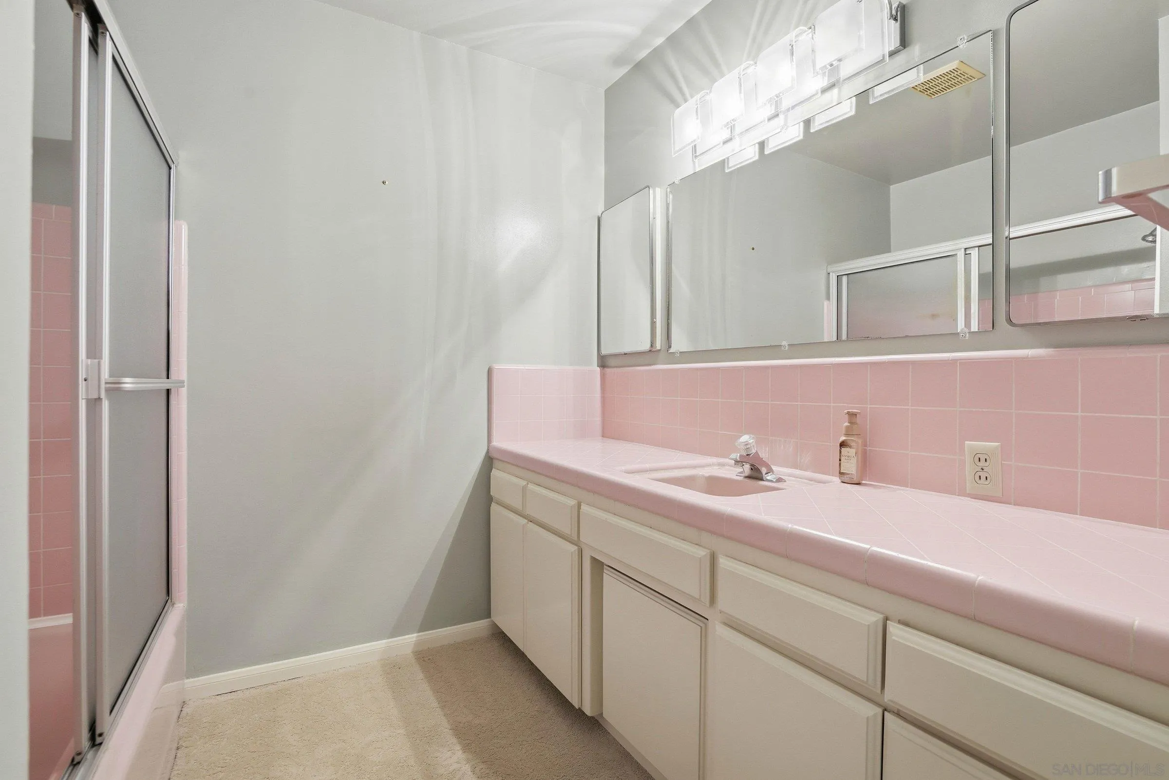 https://cdn.realtyfeed.com/cdn/127/260002808/8f518c246ed5c809393cc09f1cd811c9.webp