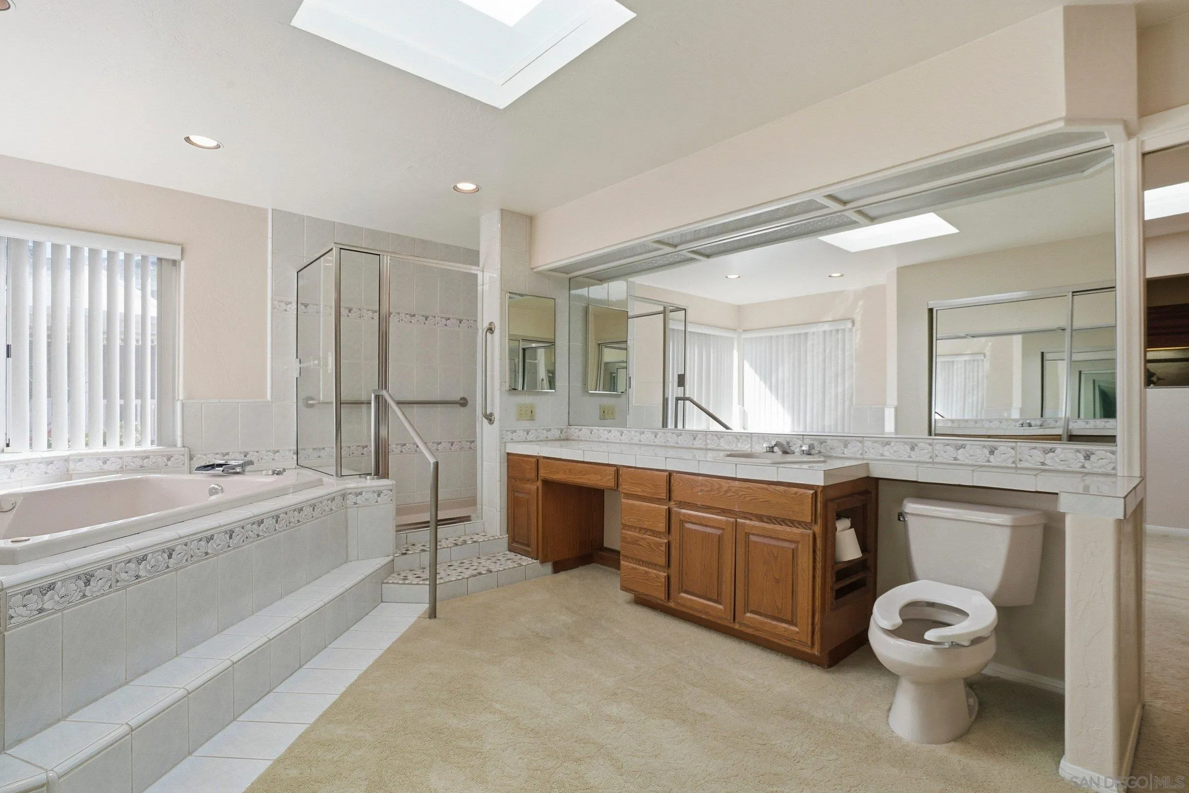 https://cdn.realtyfeed.com/cdn/127/260002808/c32200227236810d5549dc314778b2c3.webp