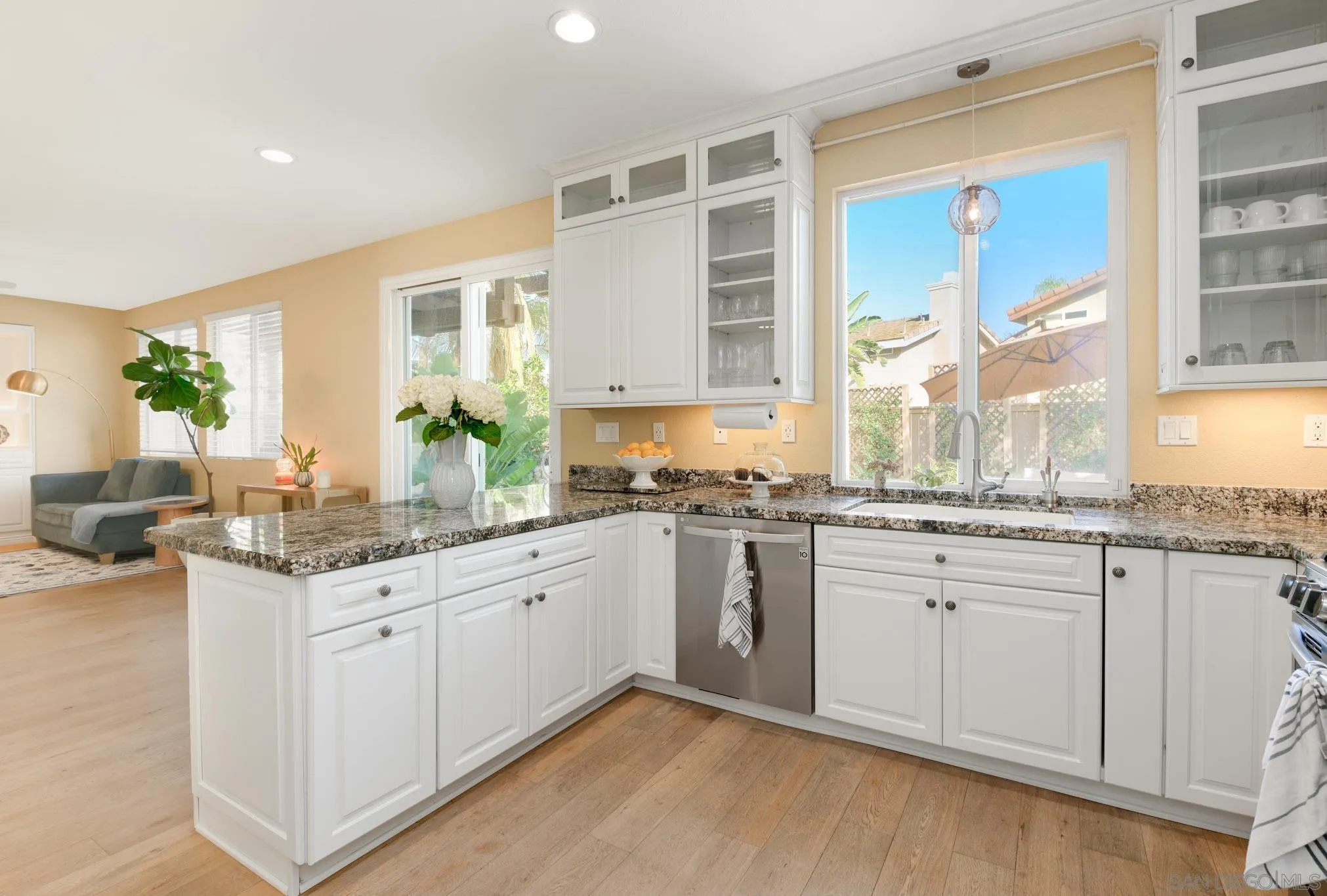 https://cdn.realtyfeed.com/cdn/127/260002812/1c804807b70d41aa28b0458442904c8d.webp