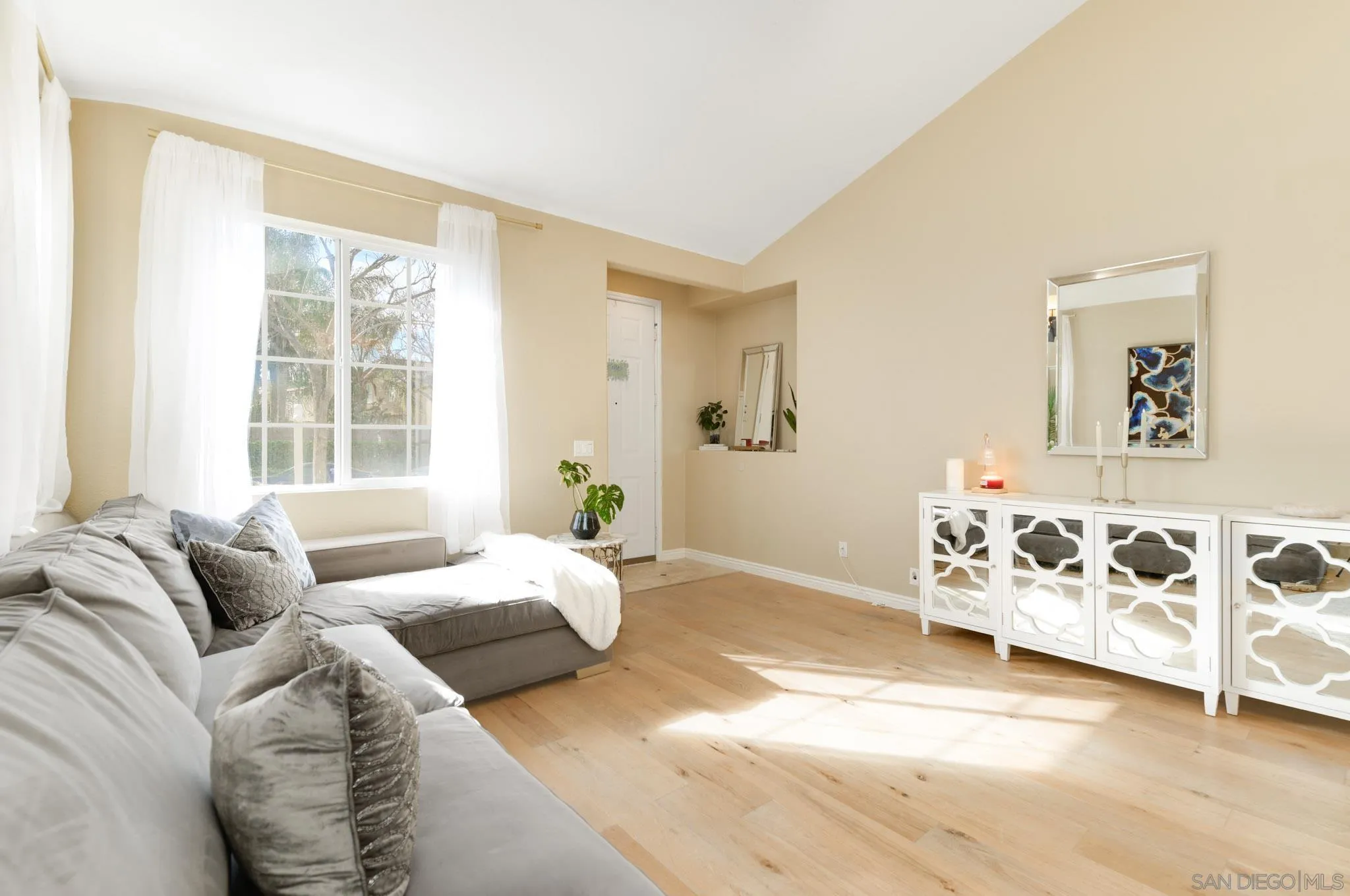 https://cdn.realtyfeed.com/cdn/127/260002812/3239d0010a60bb884d004fce1f7ebd1f.webp