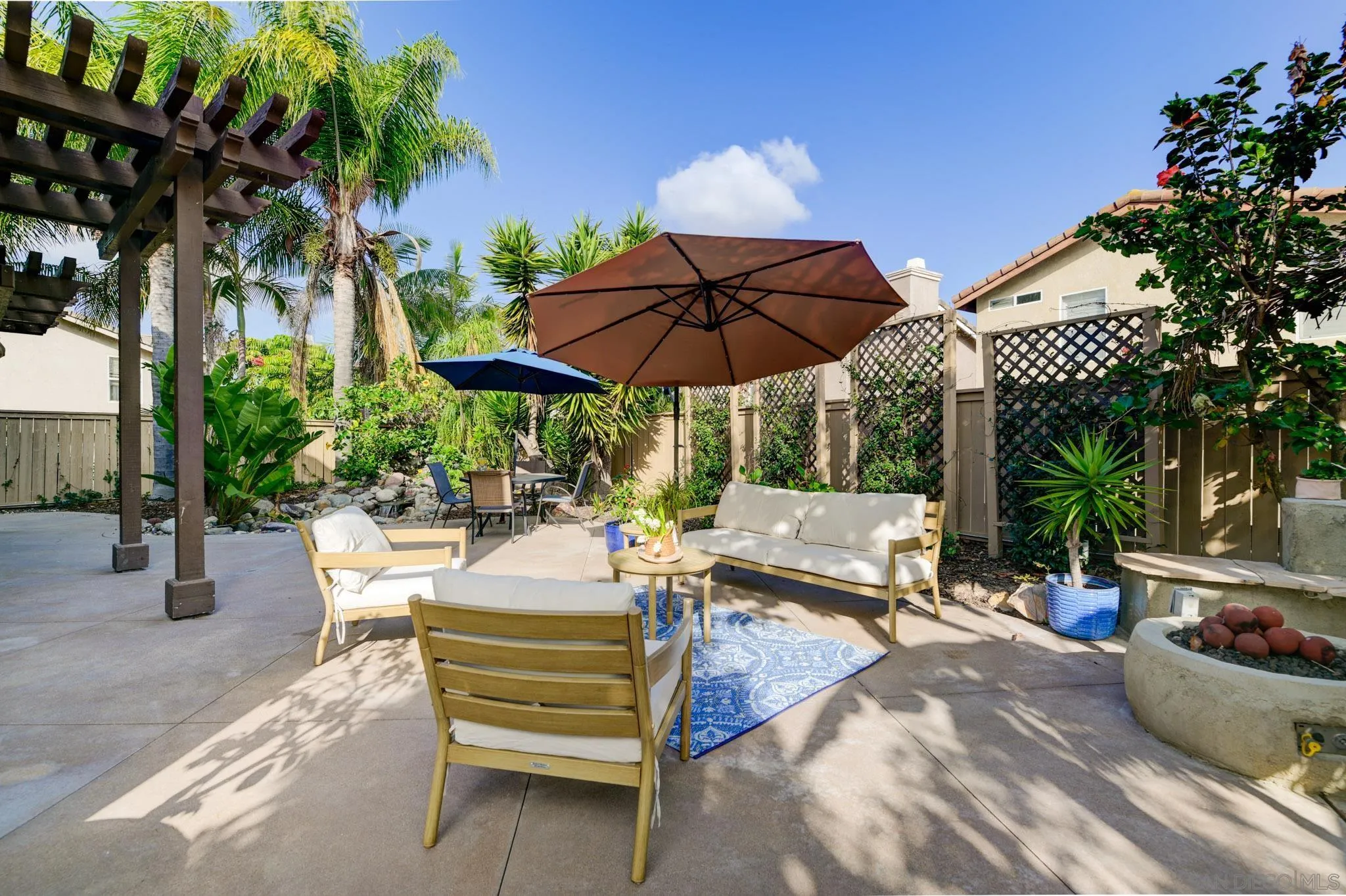 https://cdn.realtyfeed.com/cdn/127/260002812/863d956f2d94330b0edc9d29f5de2b26.webp
