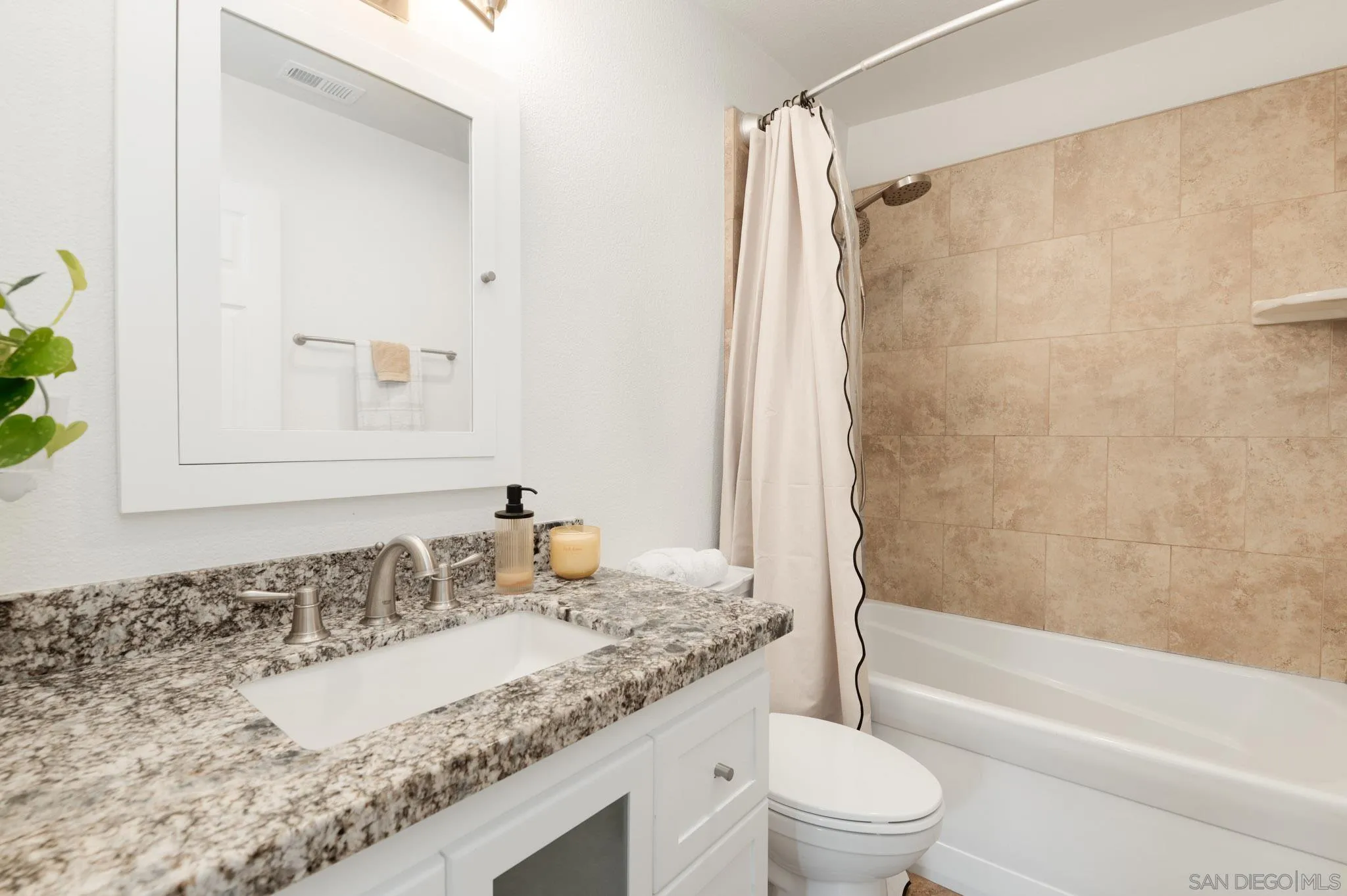 https://cdn.realtyfeed.com/cdn/127/260002812/8d11377b625cf908bb66cf455de6191a.webp